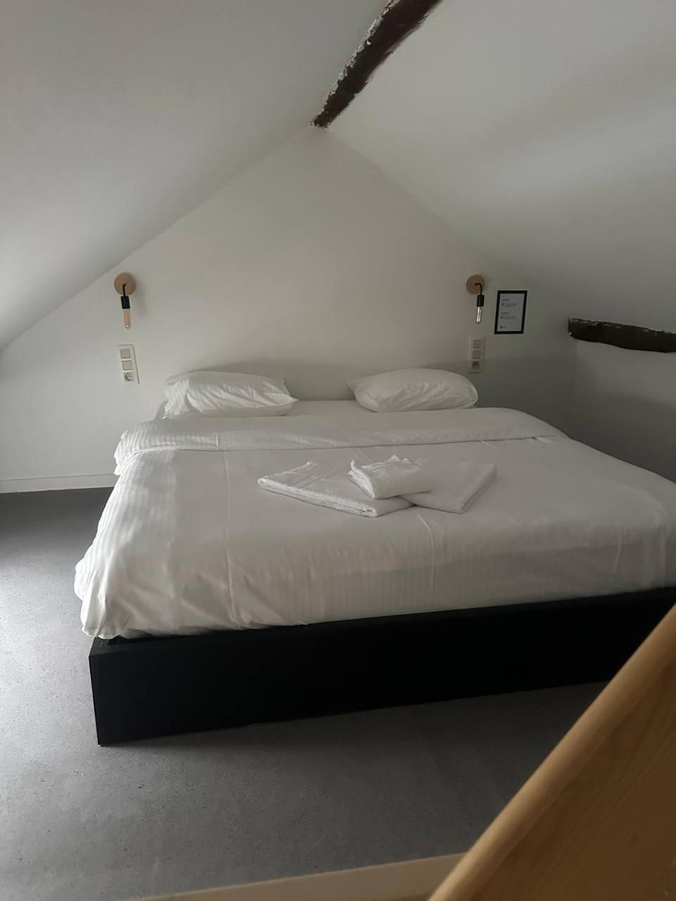 Double Room with Shared Bathroom photo 3