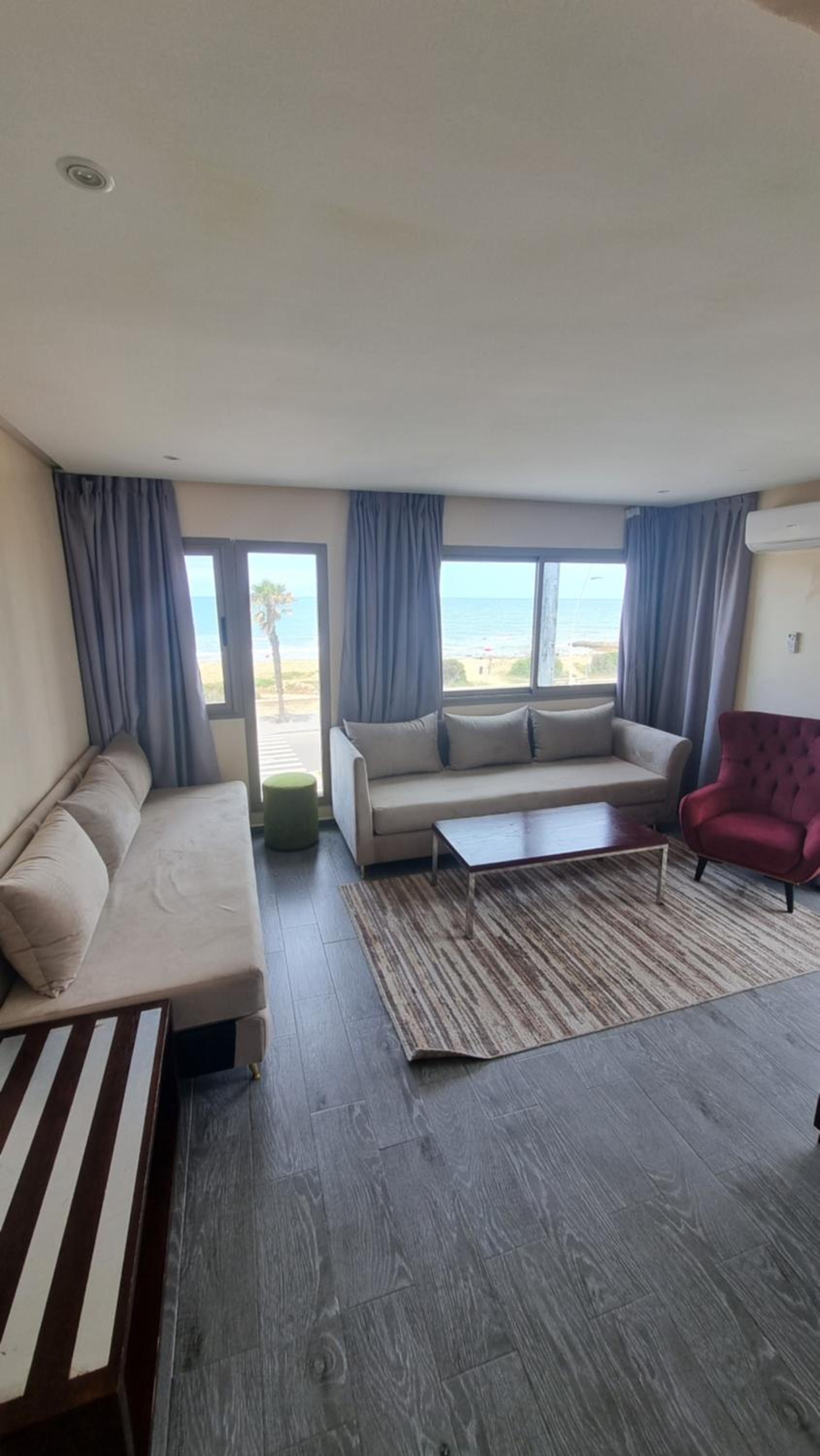 Deluxe Suite with Sea View - Photo 3