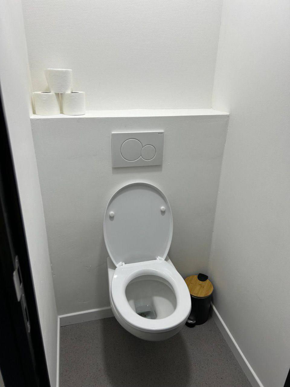 Single Room with Shared Shower and Toilet photo 1