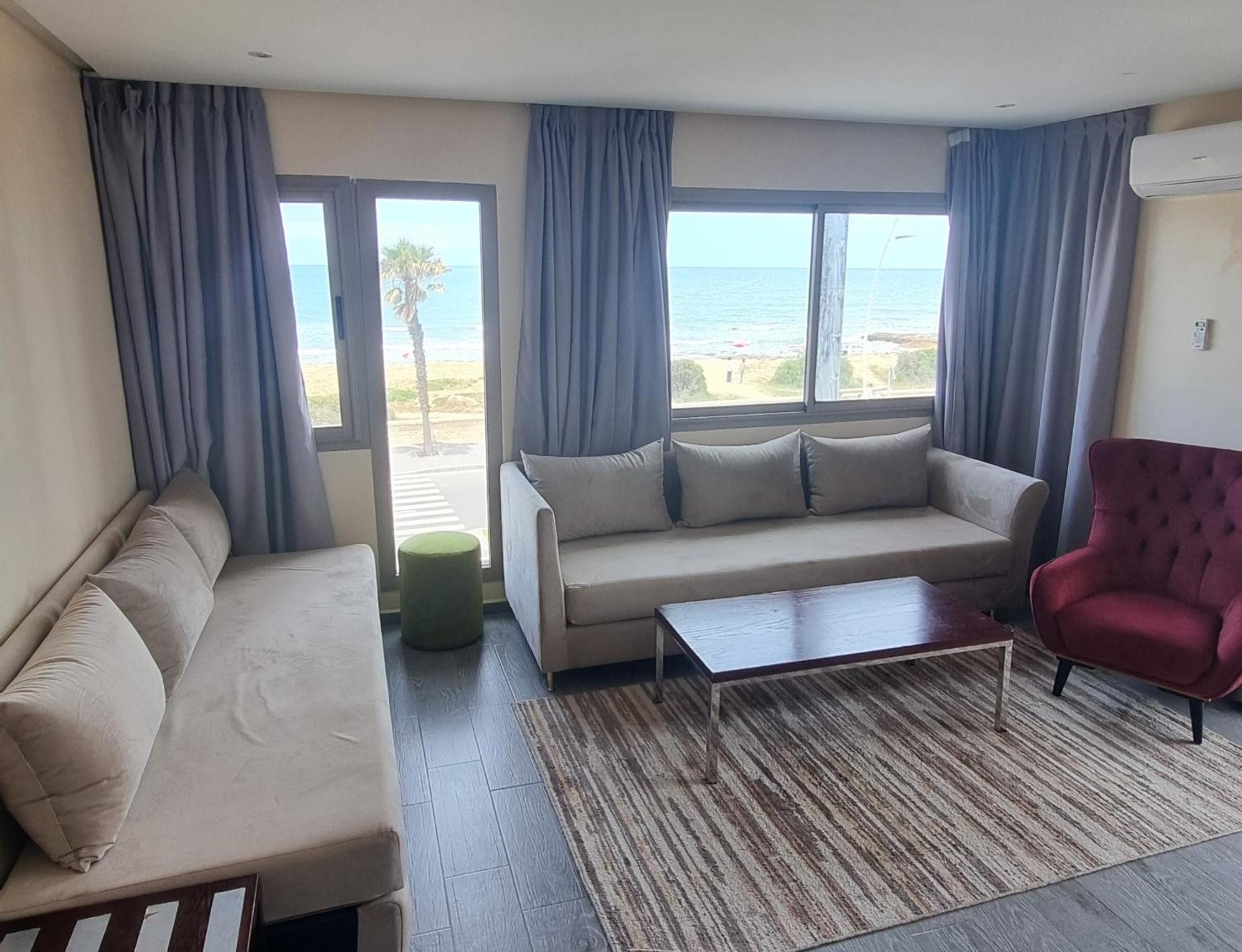 Deluxe Suite with Sea View - Photo 12