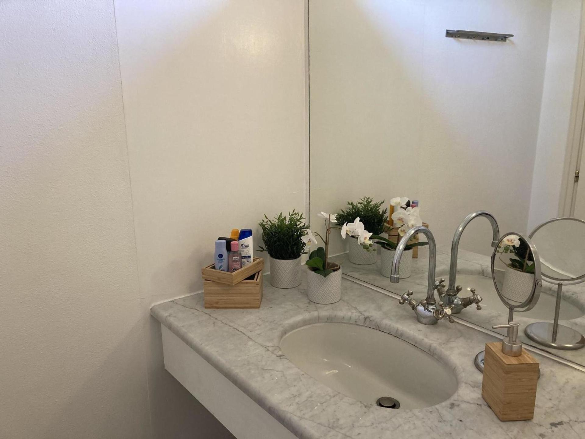 Apartment photo 2