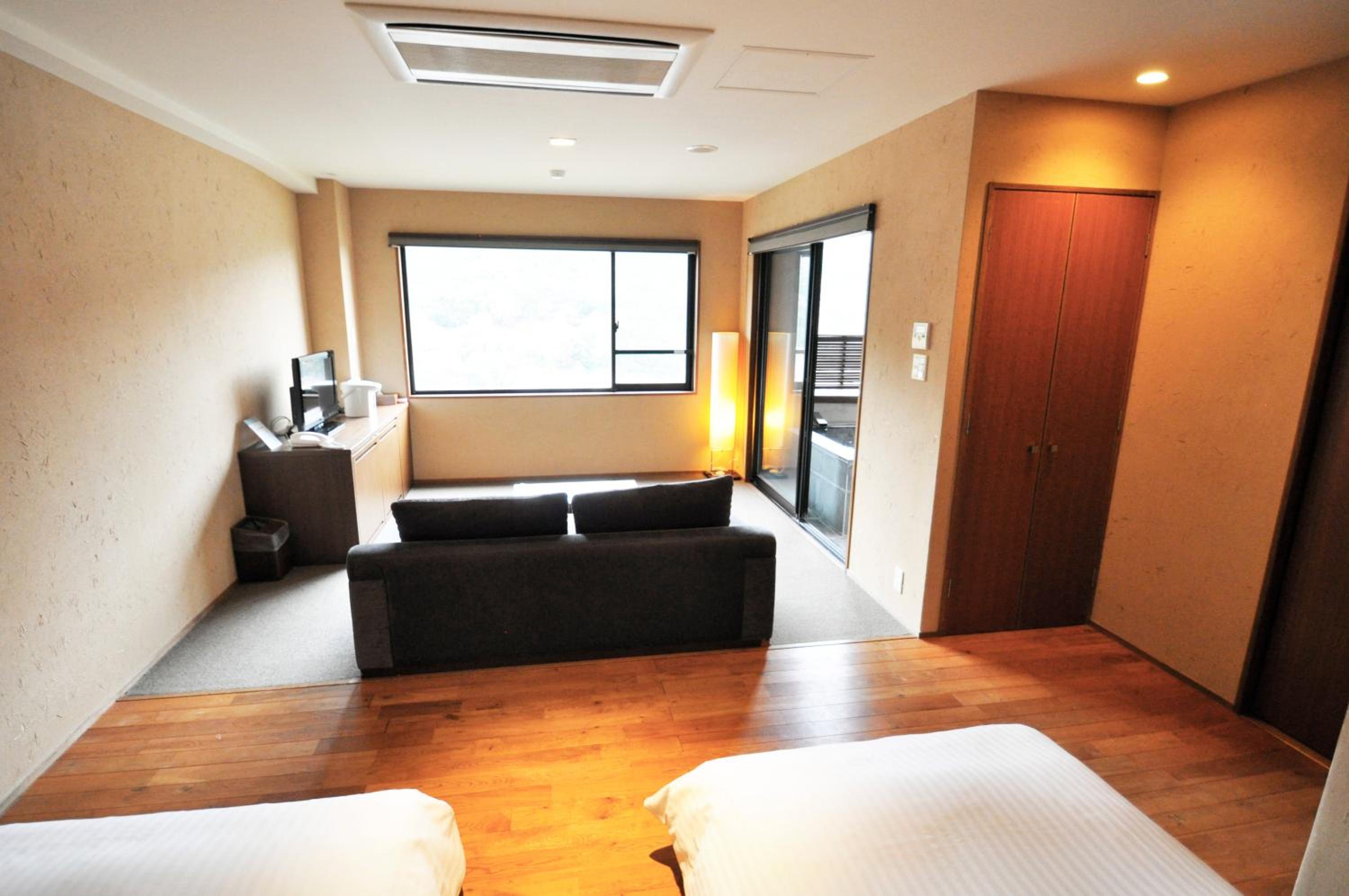 【Adult Only】Luxury Tower - Twin Room with Open-Air Bath - Breakfast served from 7:30- / Japanese Breakfast