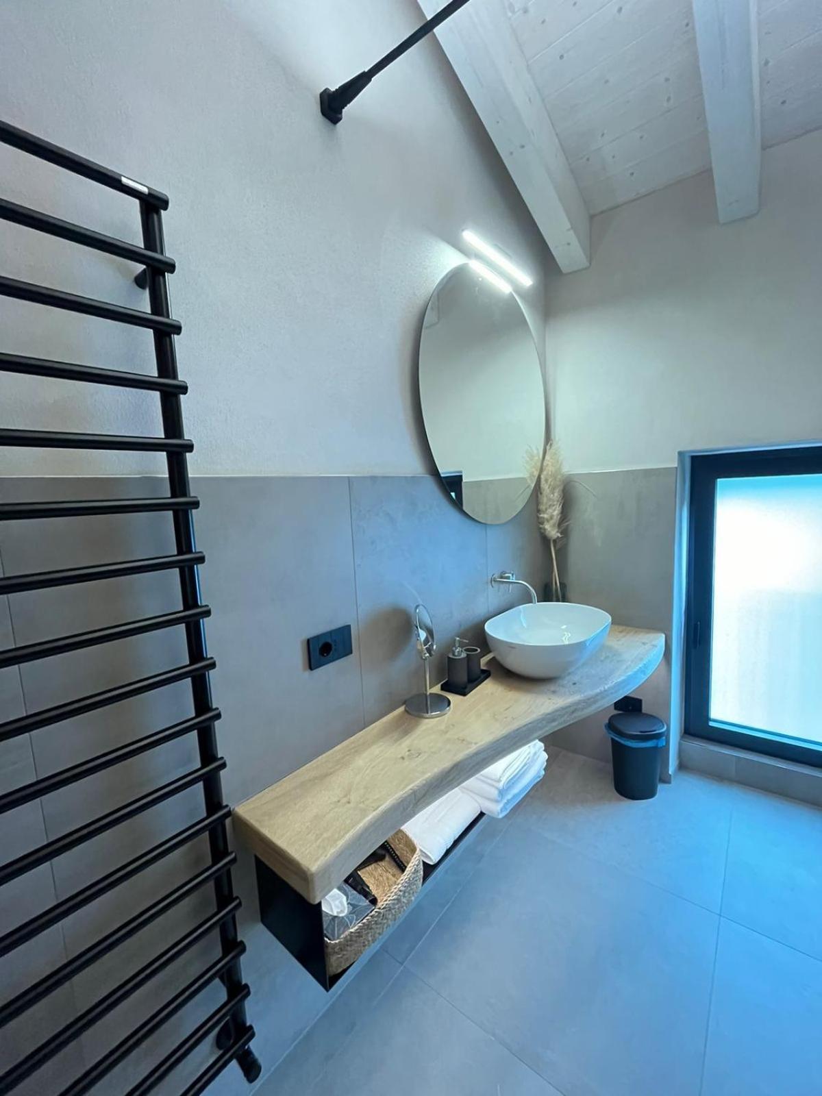 Deluxe Junior Suite - Photo 14
