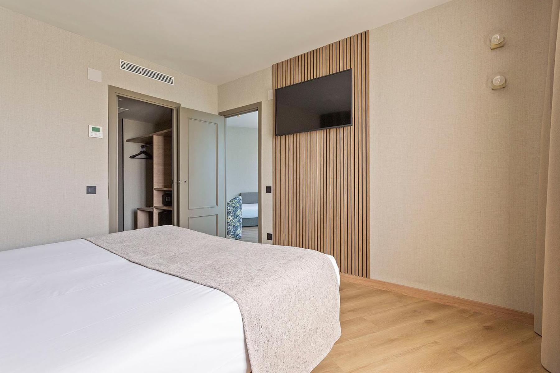 Quadruple Room - Photo 12