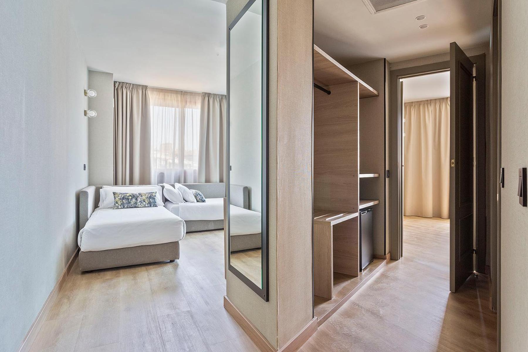 Quadruple Room - Photo 13