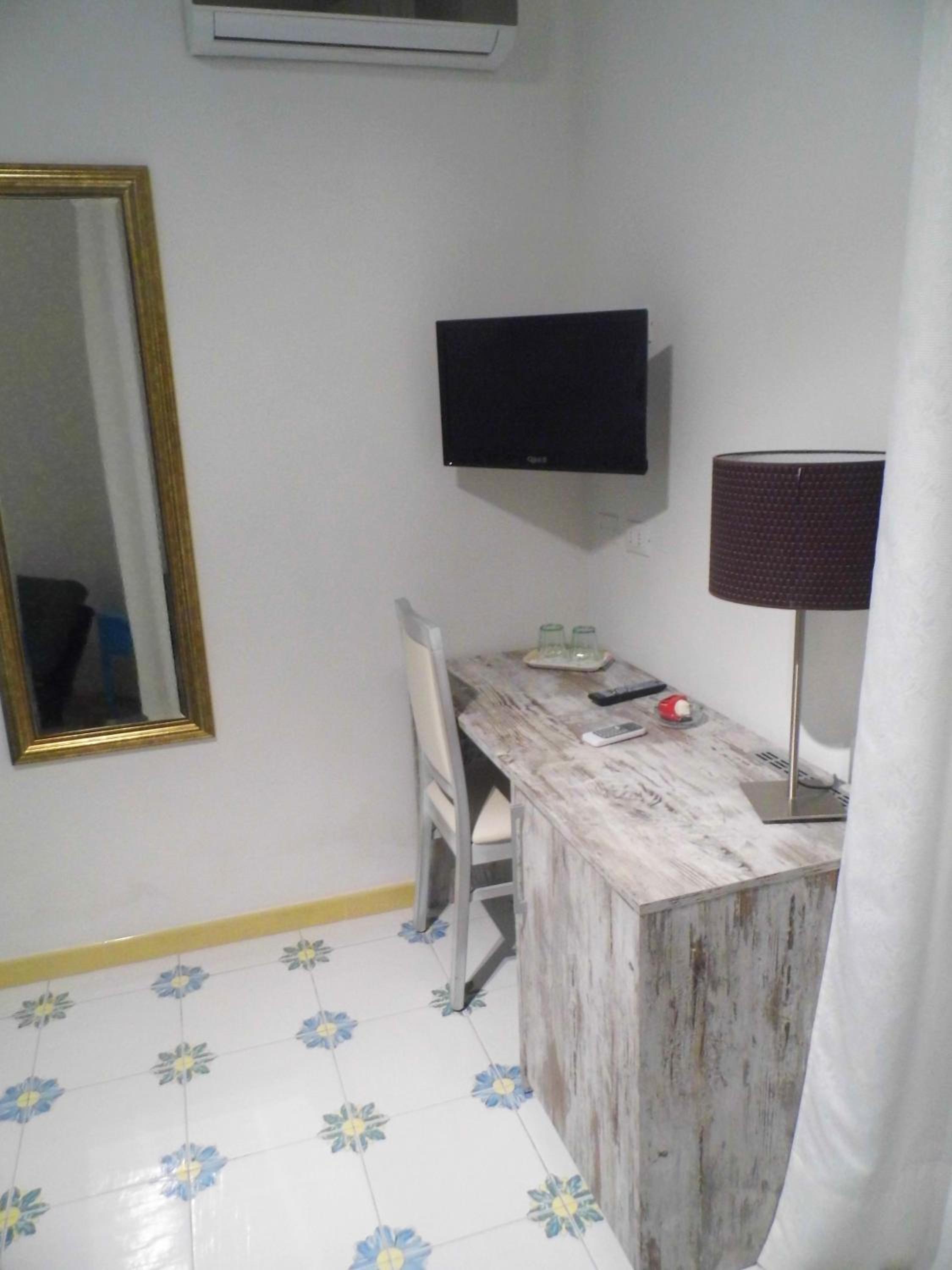 Quadruple Room With Sea View - Photo 8