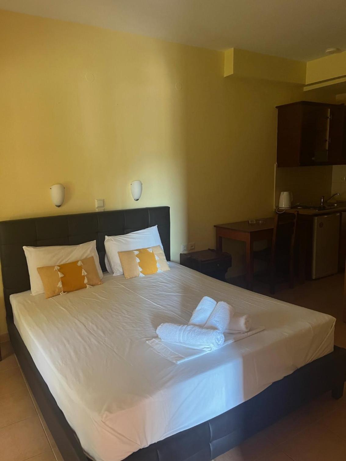 Small Double Room photo 2