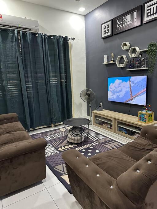 Three-Bedroom House photo 1
