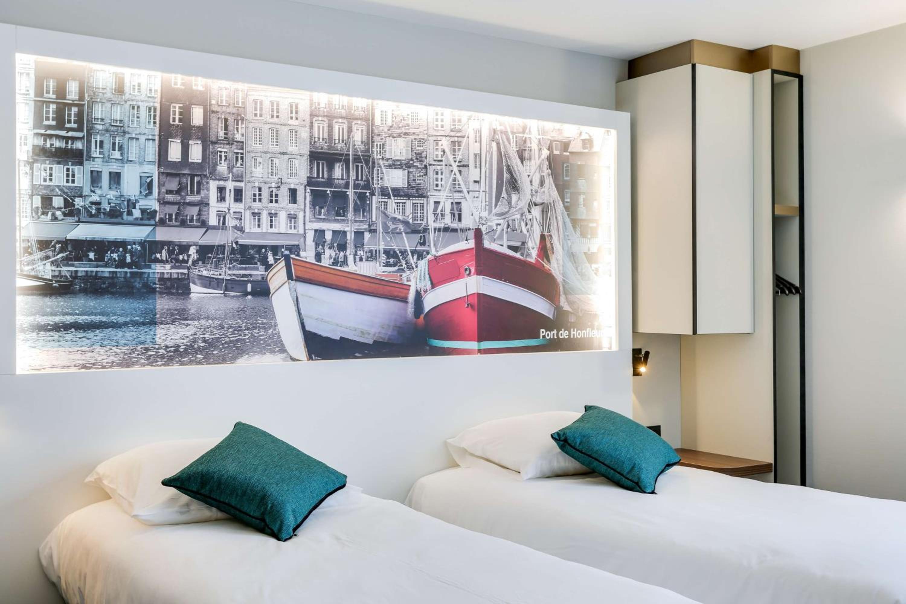 Twin Room - Photo 2