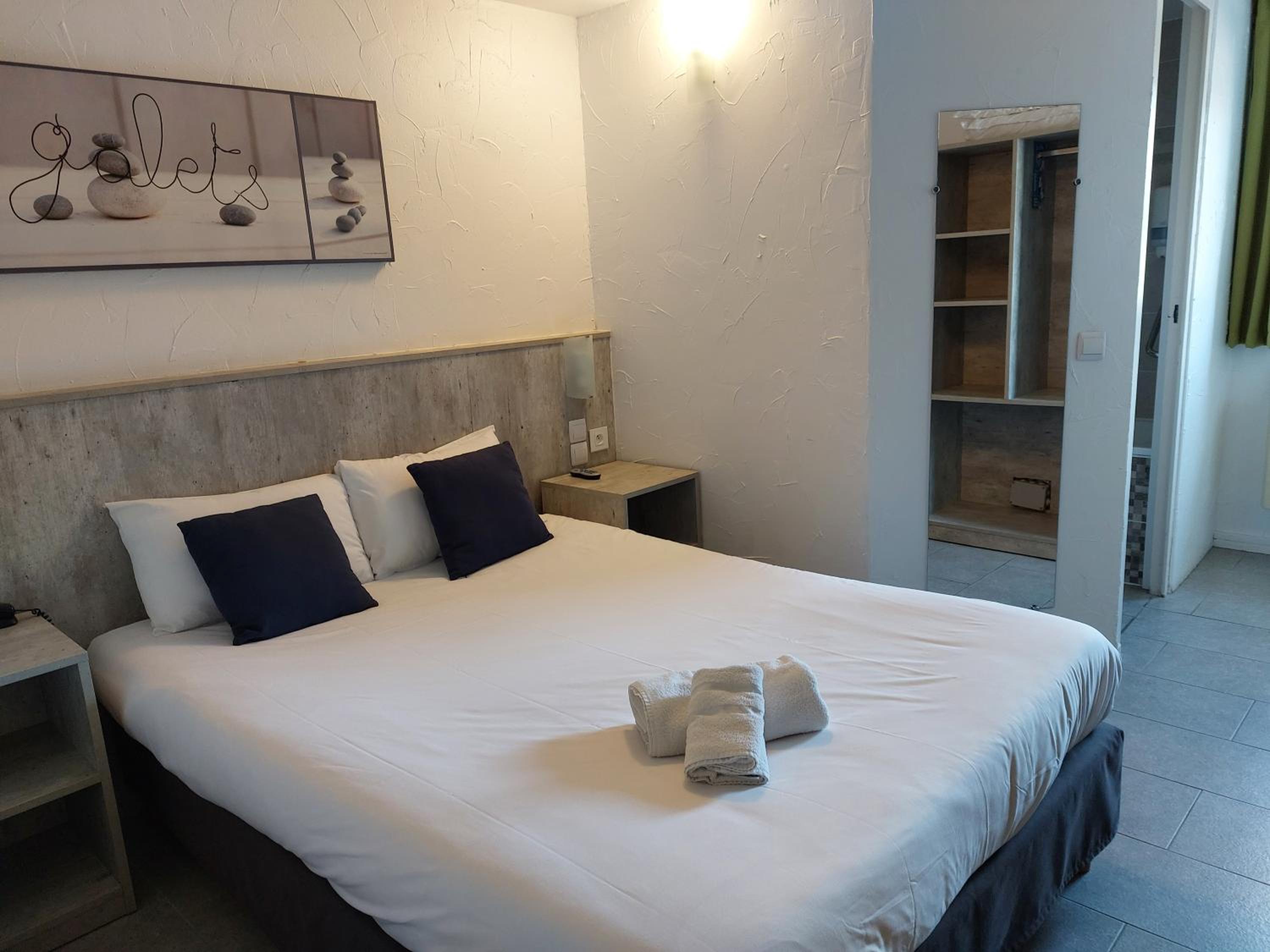 Standard Double Room - Photo 1