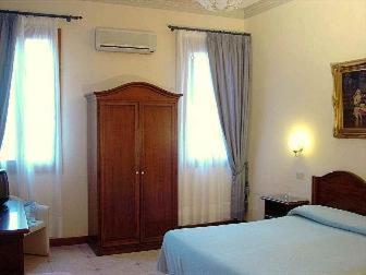 Double Or Twin Room With Private External Bathroom photo 2