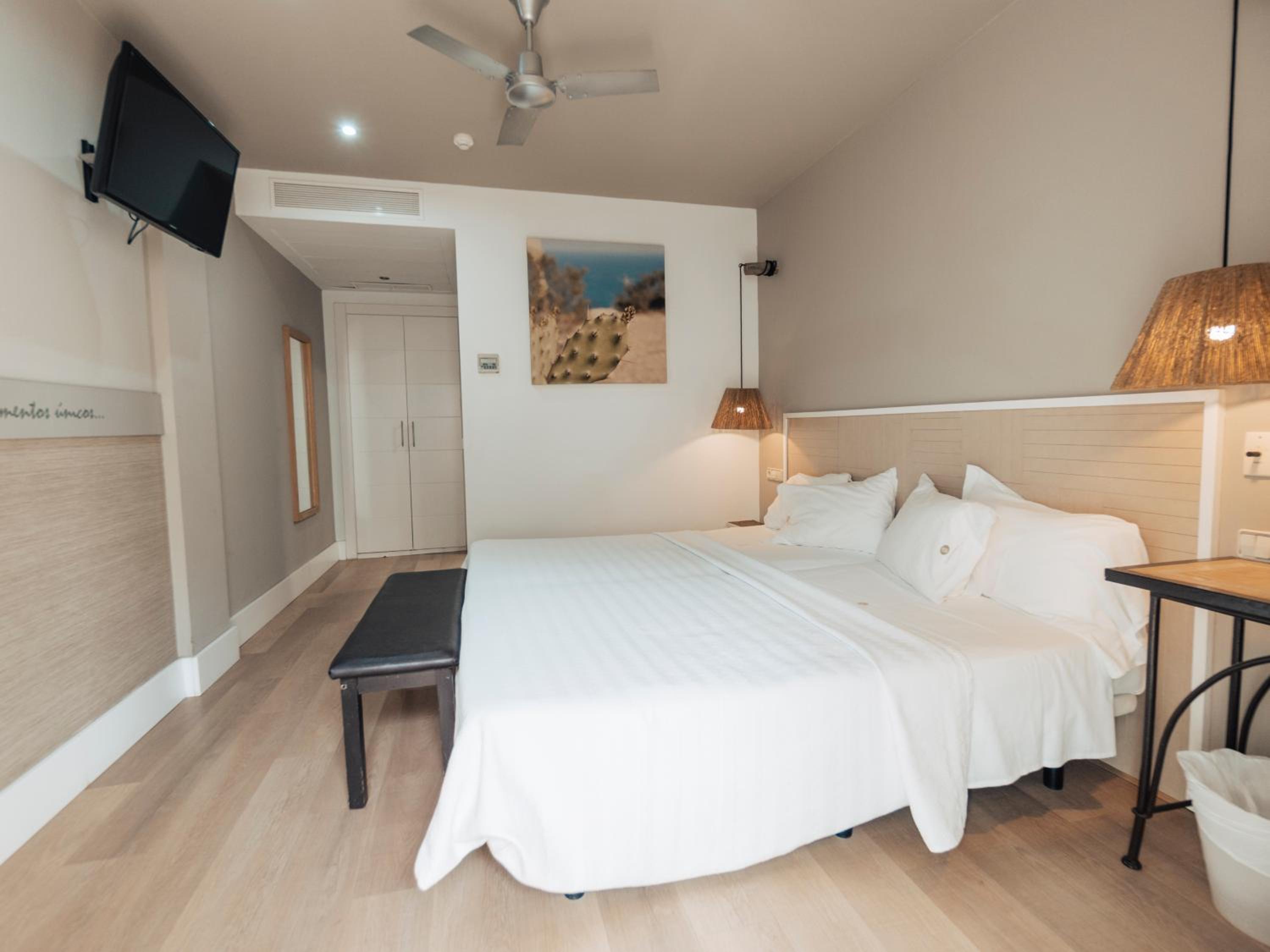 Double or Twin Room photo 3
