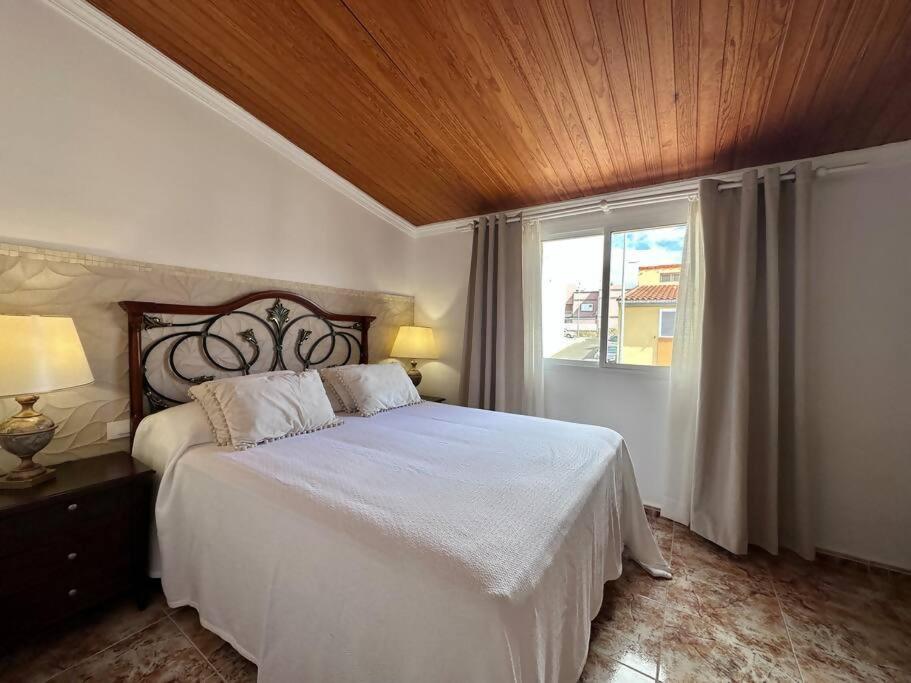 Three-Bedroom House photo 3