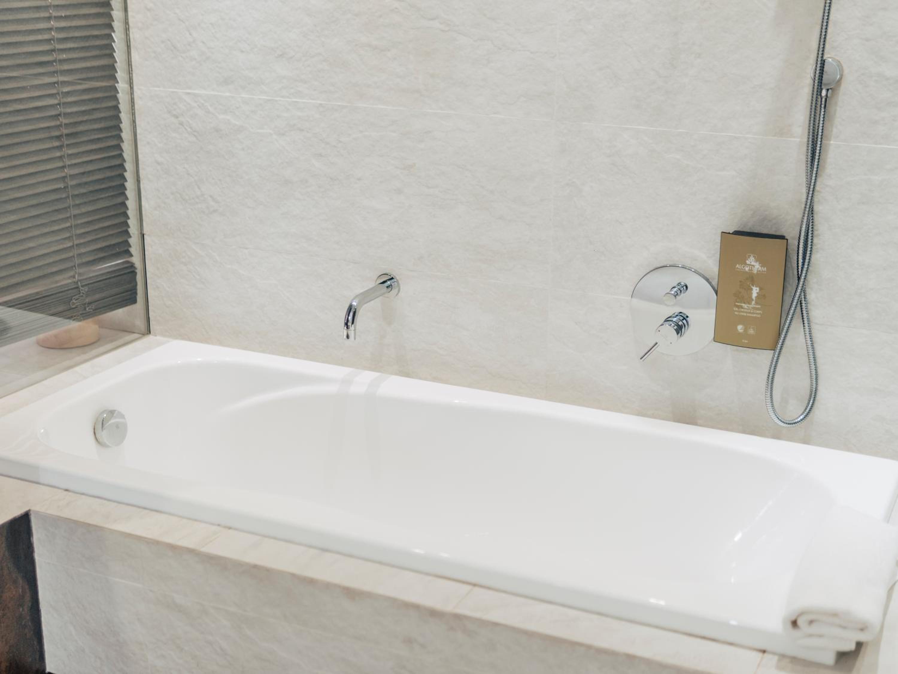 Deluxe Junior Suite photo 2