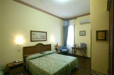 Classic Double Or Twin Room photo 3