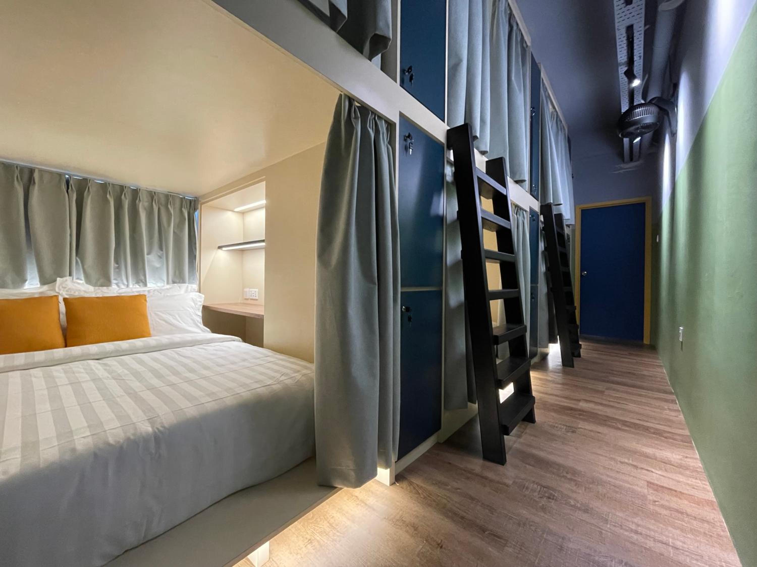 Bed in 6-Bed Mixed Dormitory Room photo 1