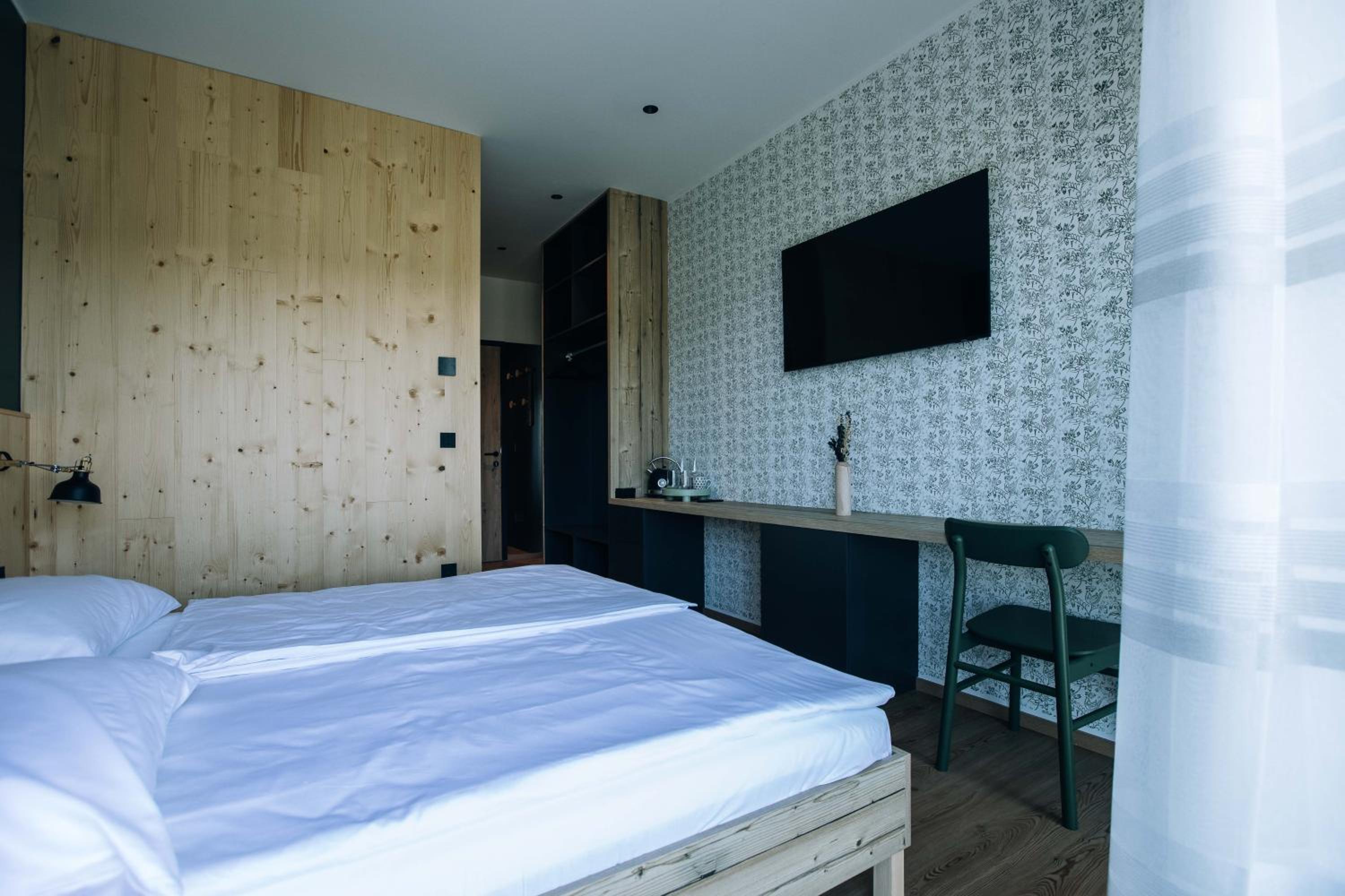 Three-Bedroom Apartment - Photo 4