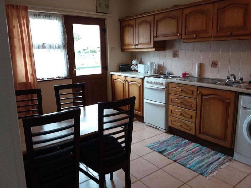 Three-Bedroom House photo 2