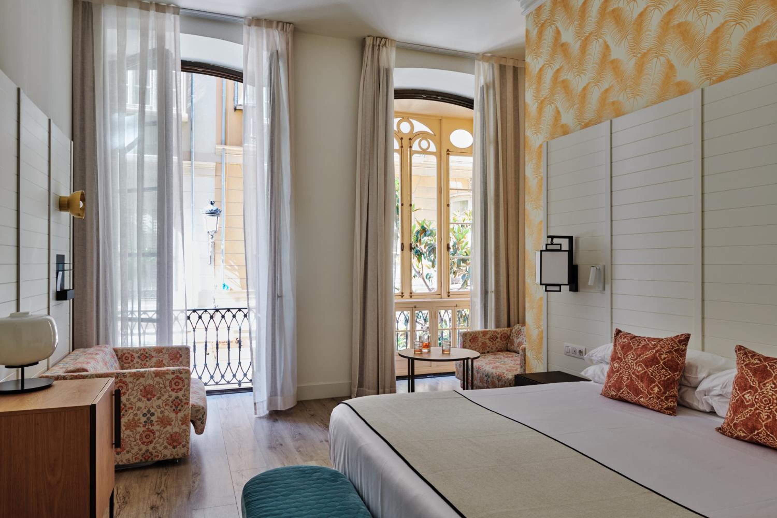 Deluxe Double or Twin Room (1-2 People)