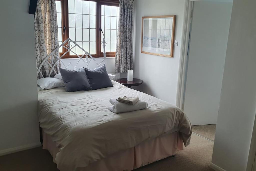 Five-Bedroom House photo 1