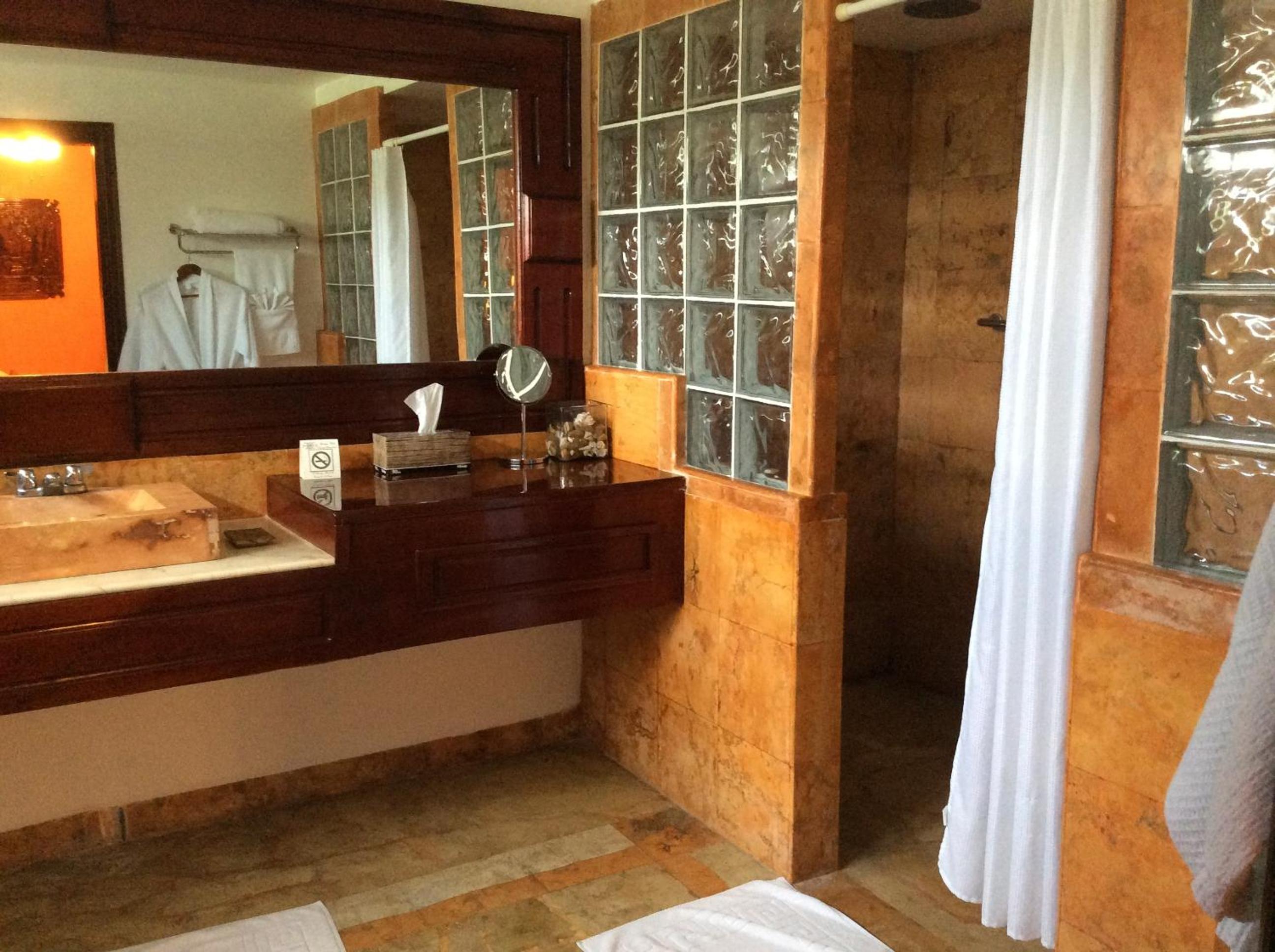 Deluxe Suite - Photo 3