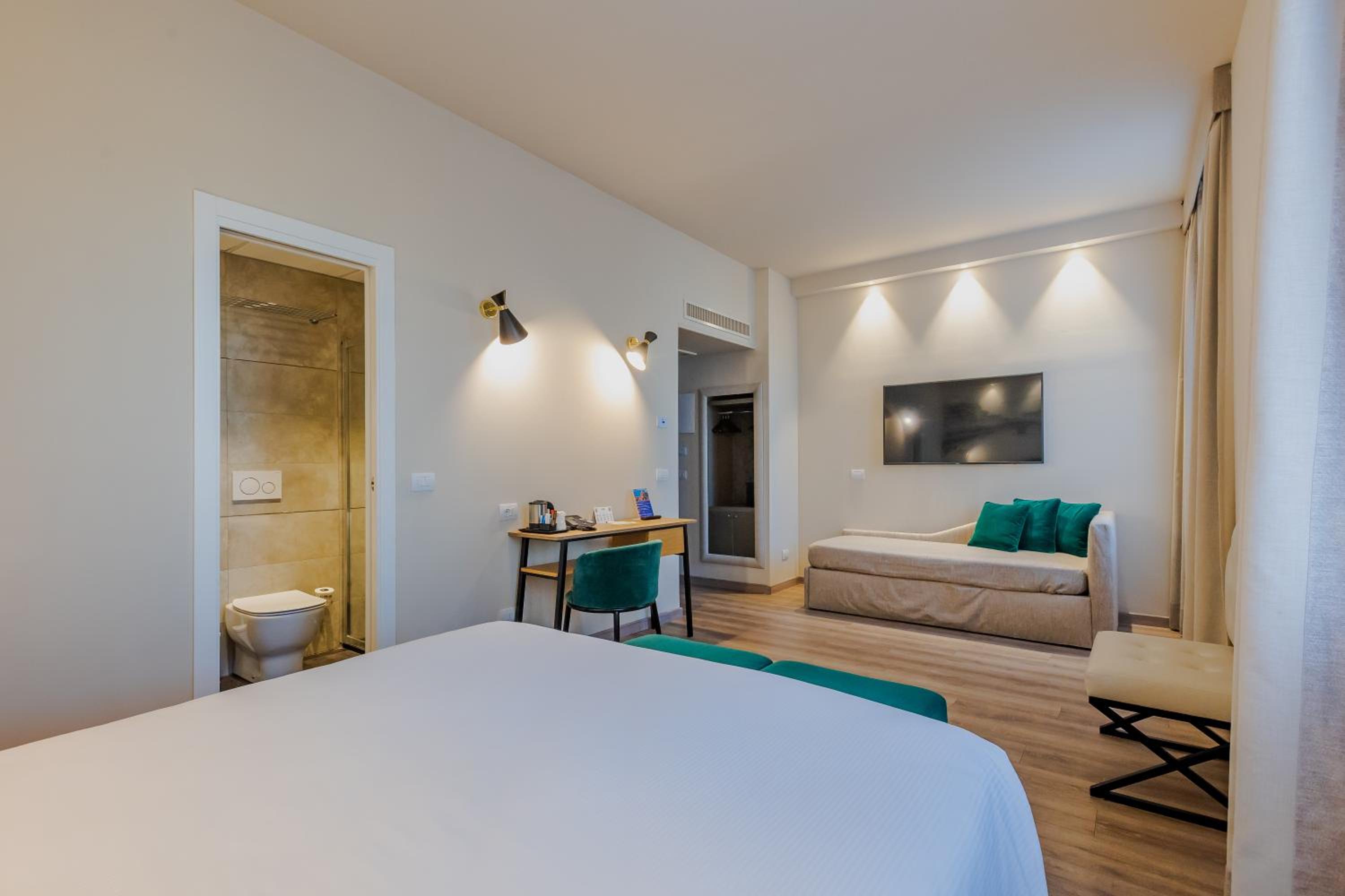 Junior Suite thumbnail 6