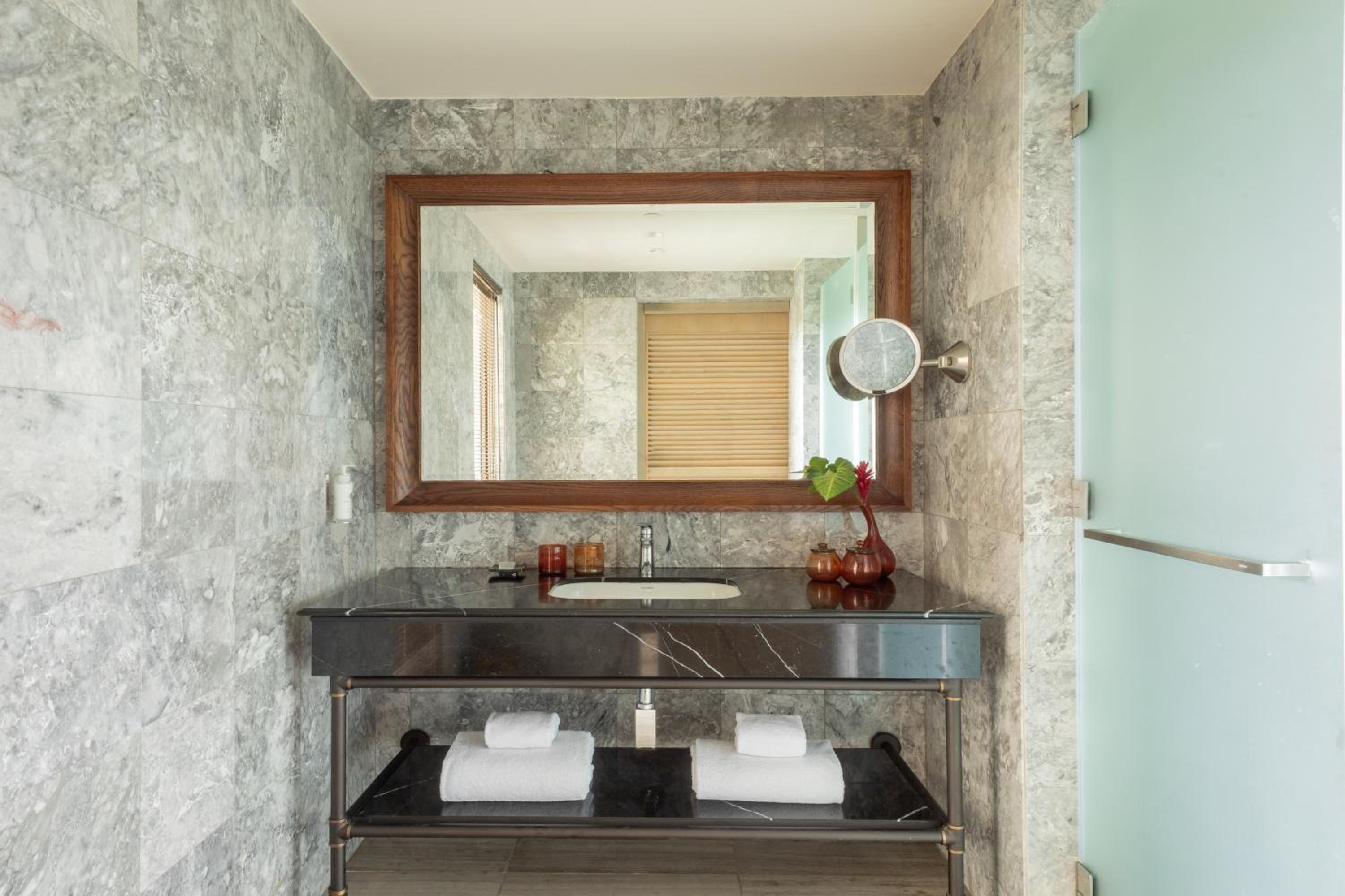 Red Level Family Suite