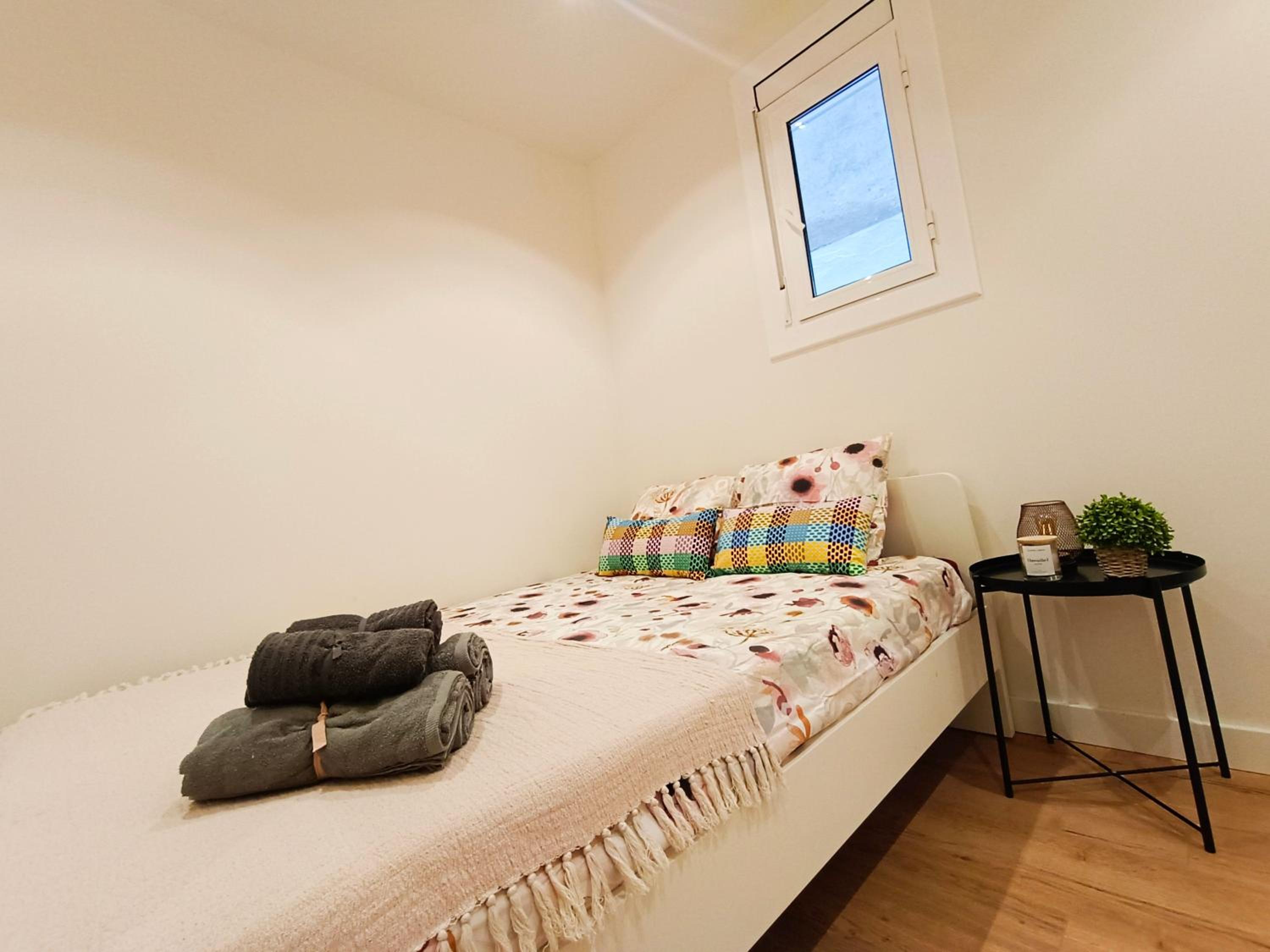 Habitación Triple con Baño Compartido