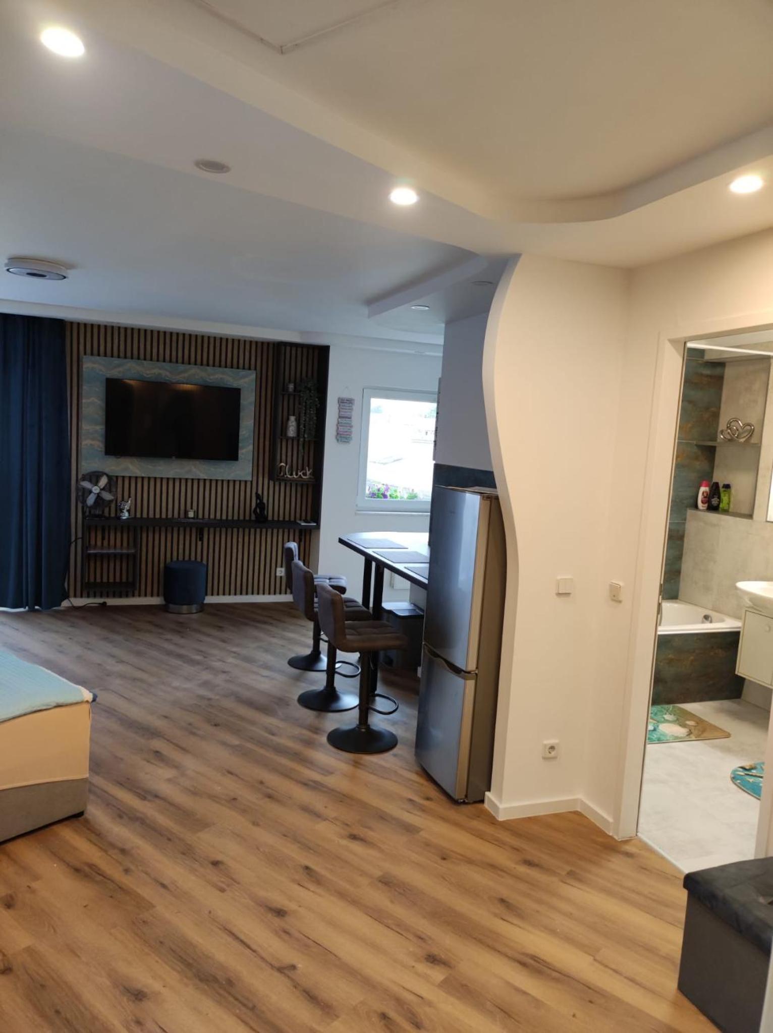 One-Bedroom Apartment photo 1
