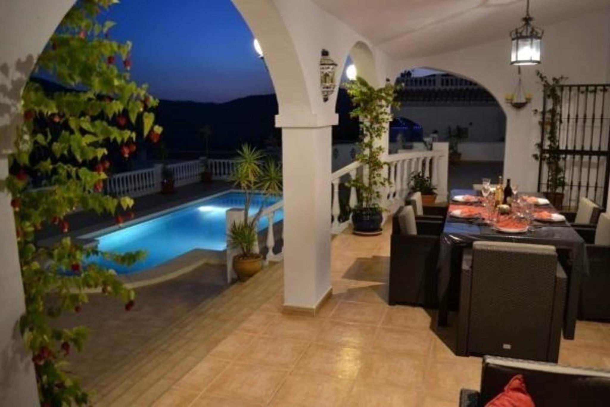 Three-Bedroom Vacation Home  photo 2