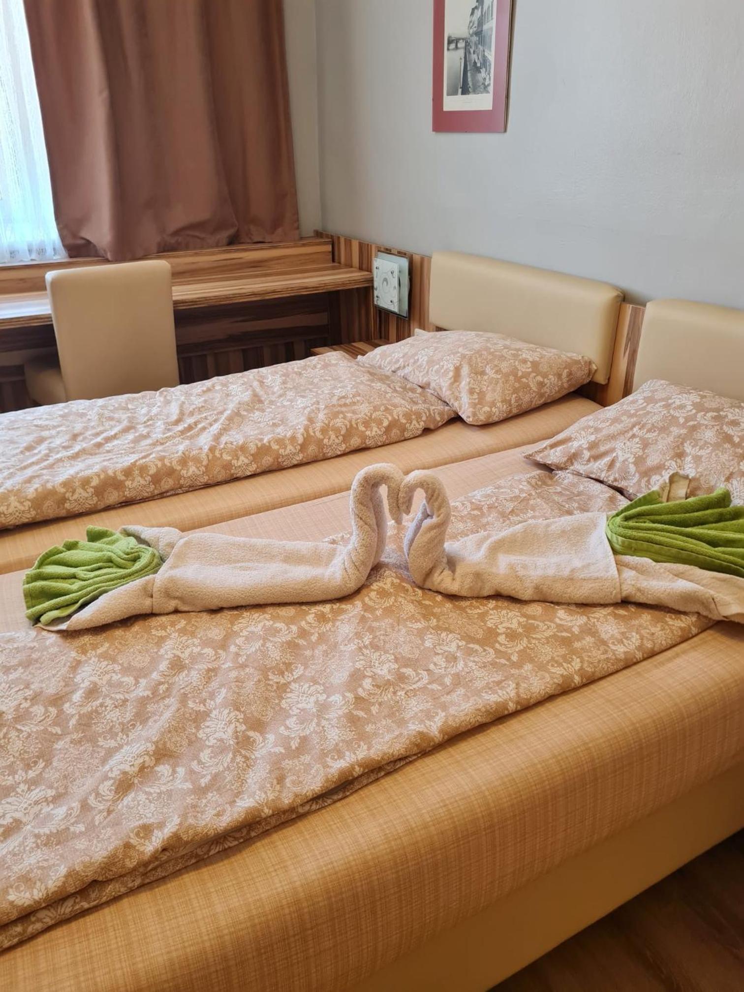 Double Room with Private Bathroom - Photo 4
