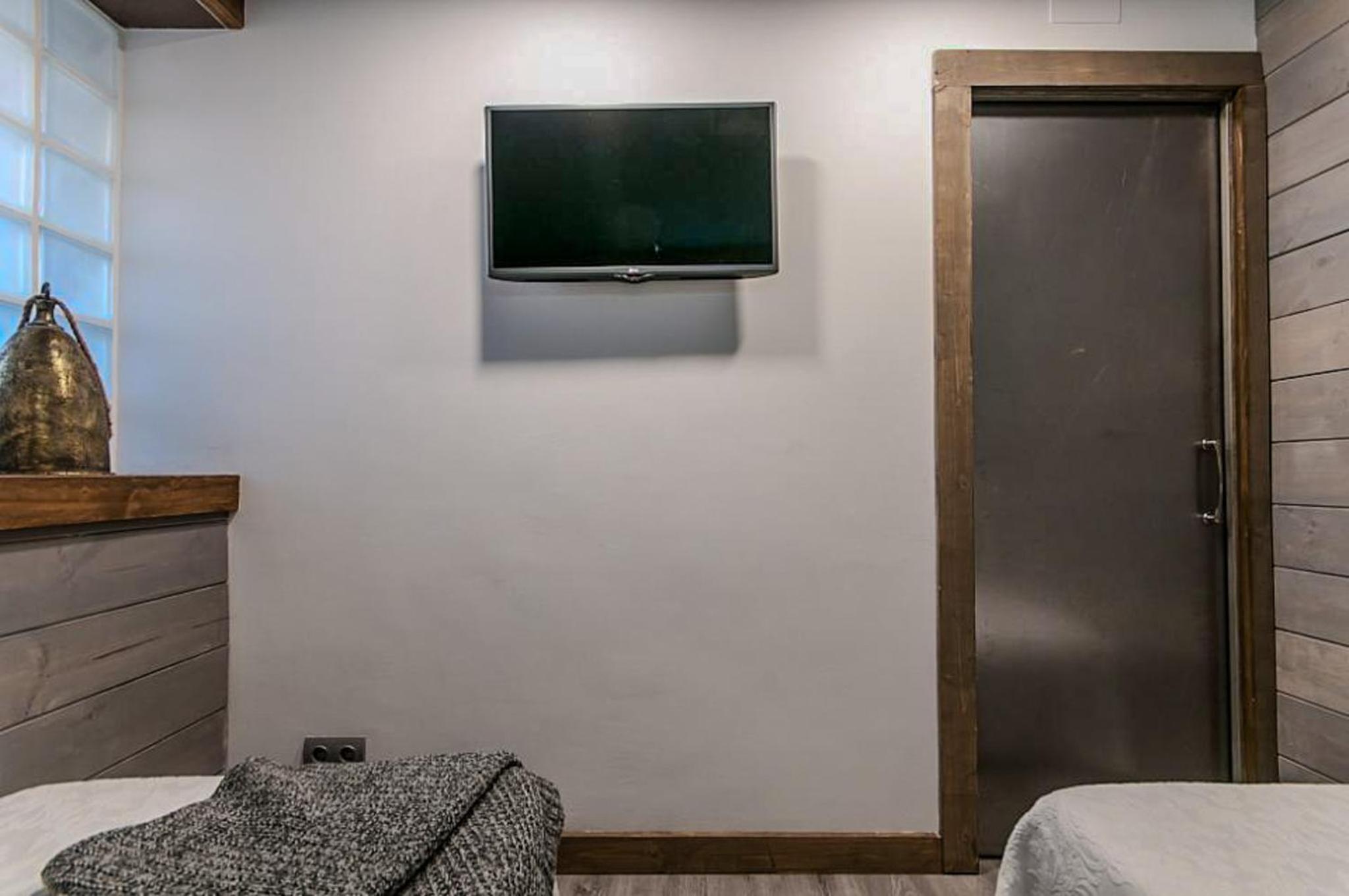 Three-Bedroom Apartment photo 2