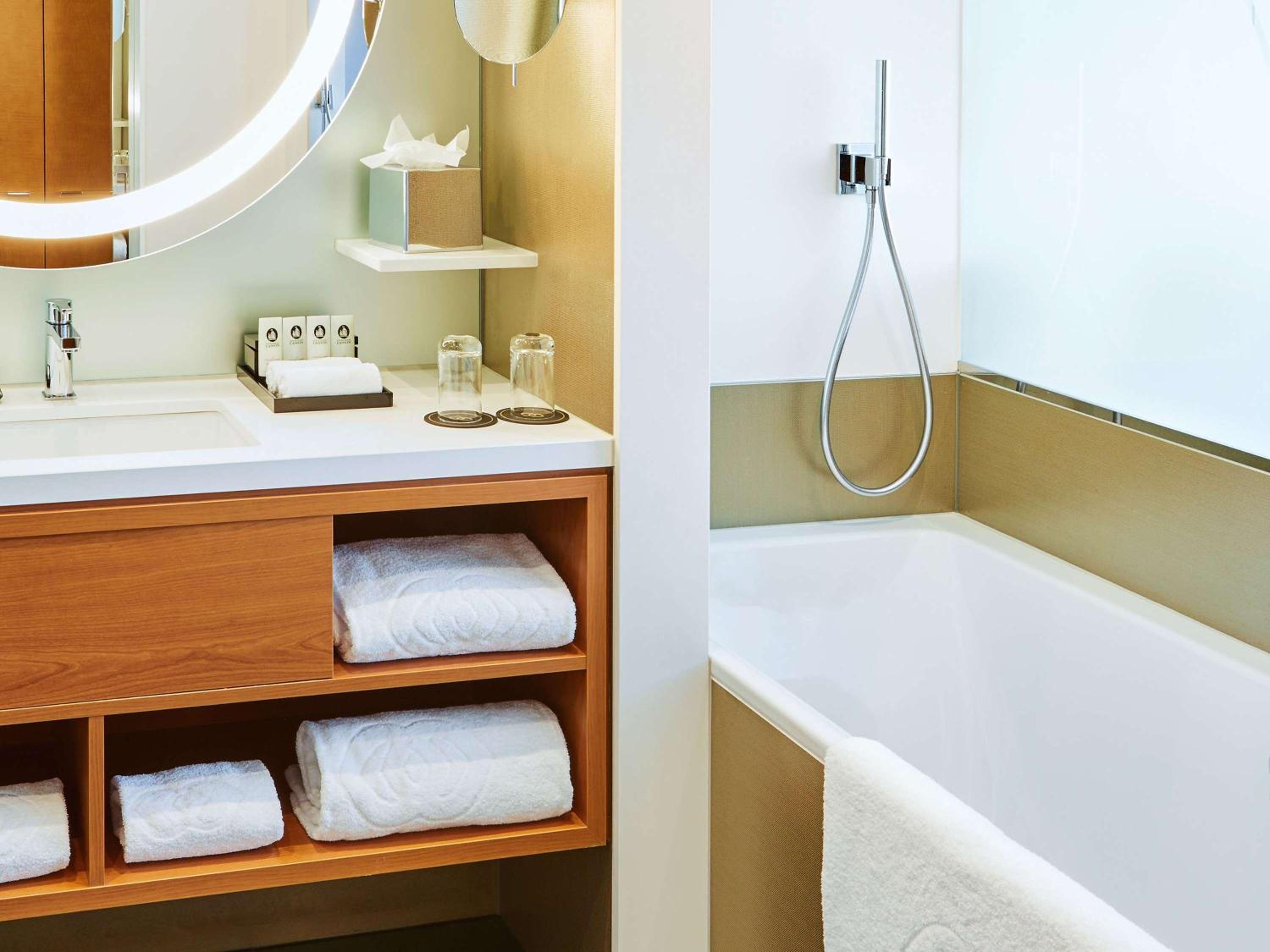 Luxury Twin Room - Photo 10