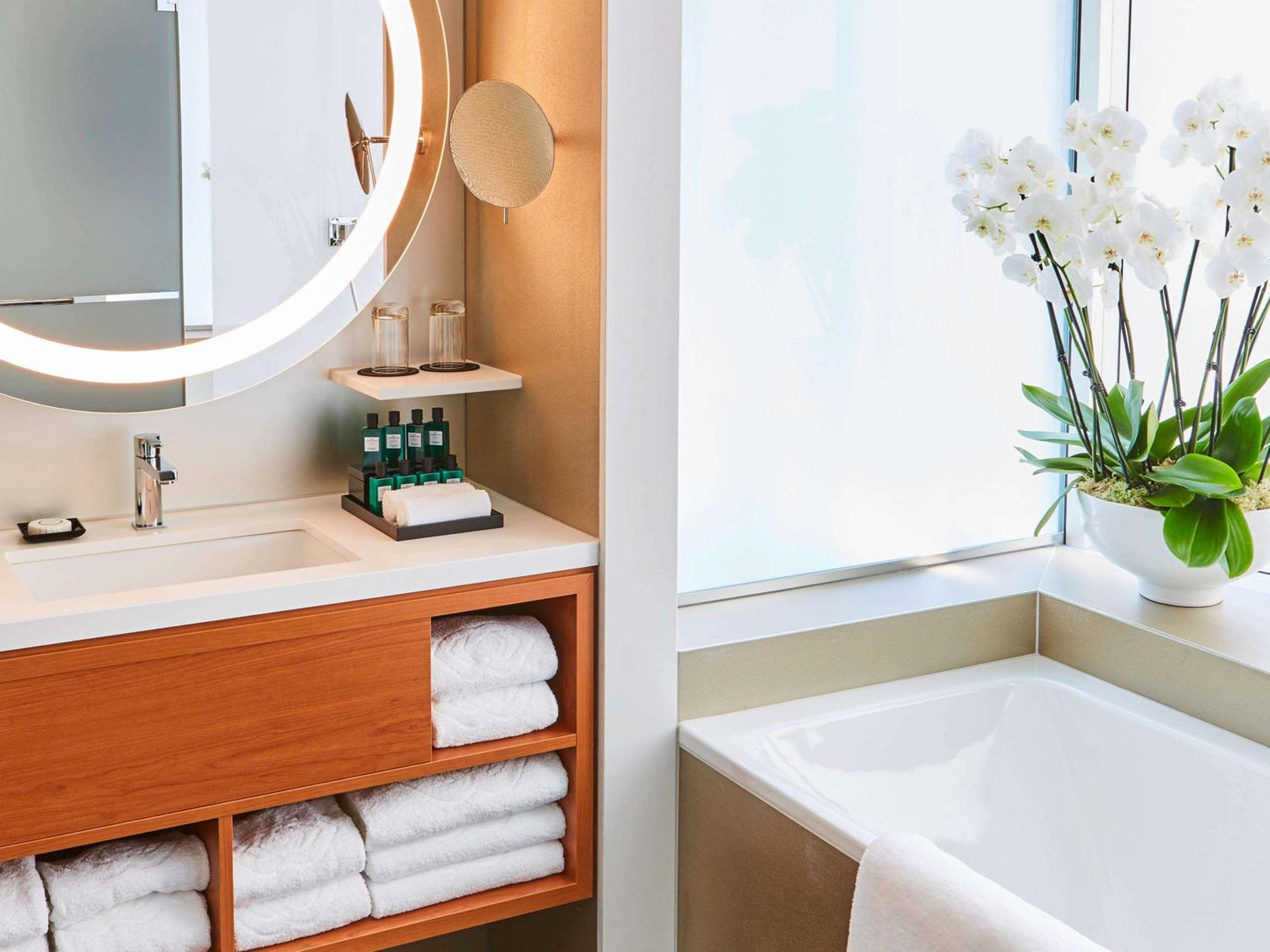 Luxury Twin Room - Photo 11