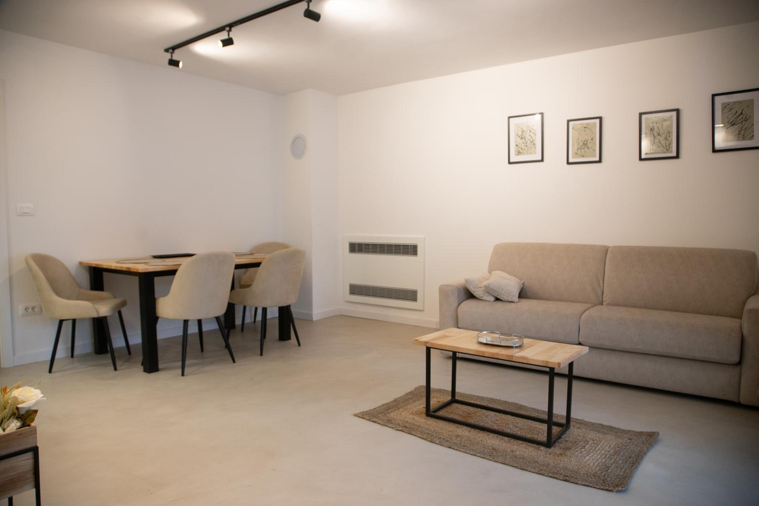 One-Bedroom Apartment photo 1