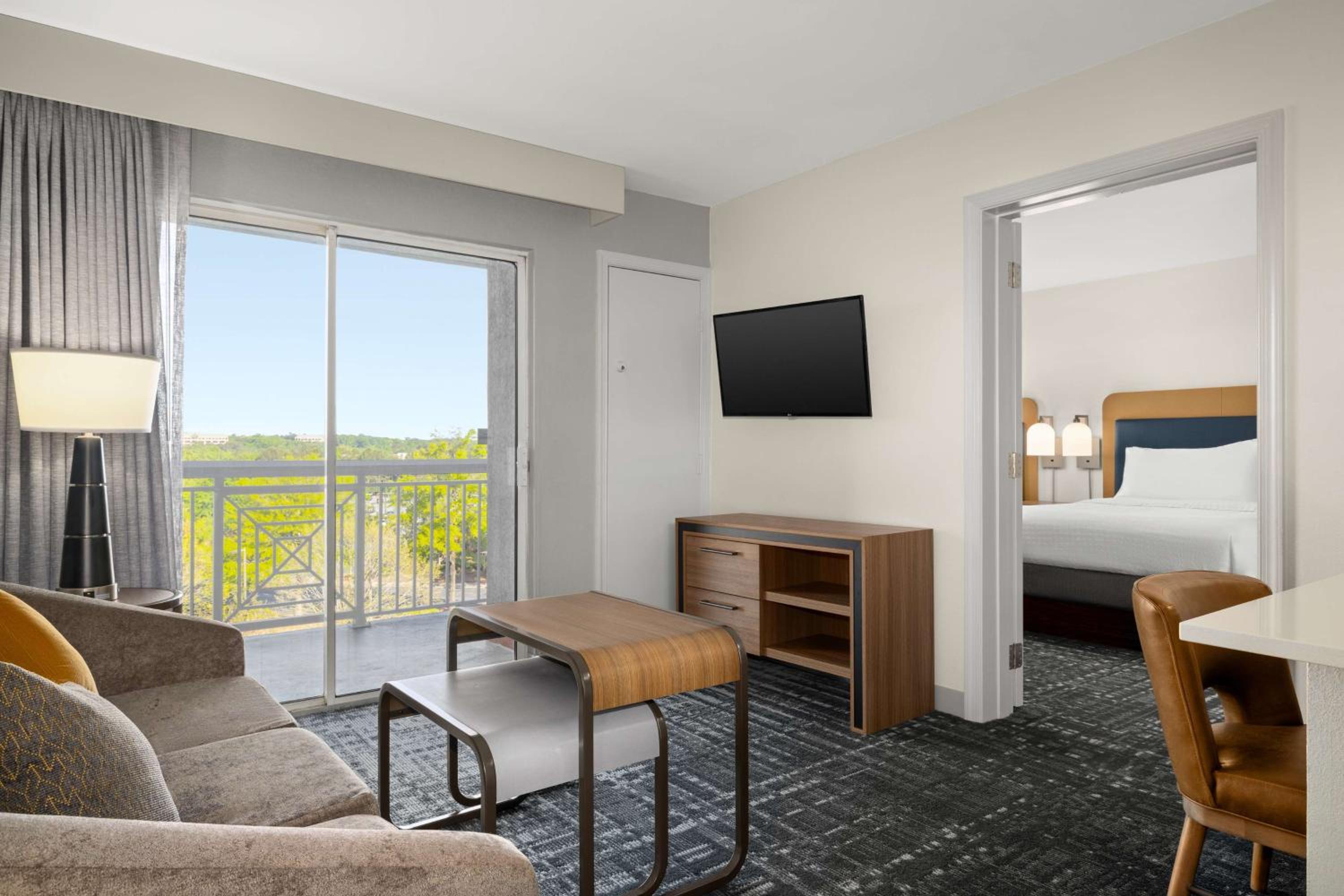 One-Bedroom Double Suite - Non-Smoking