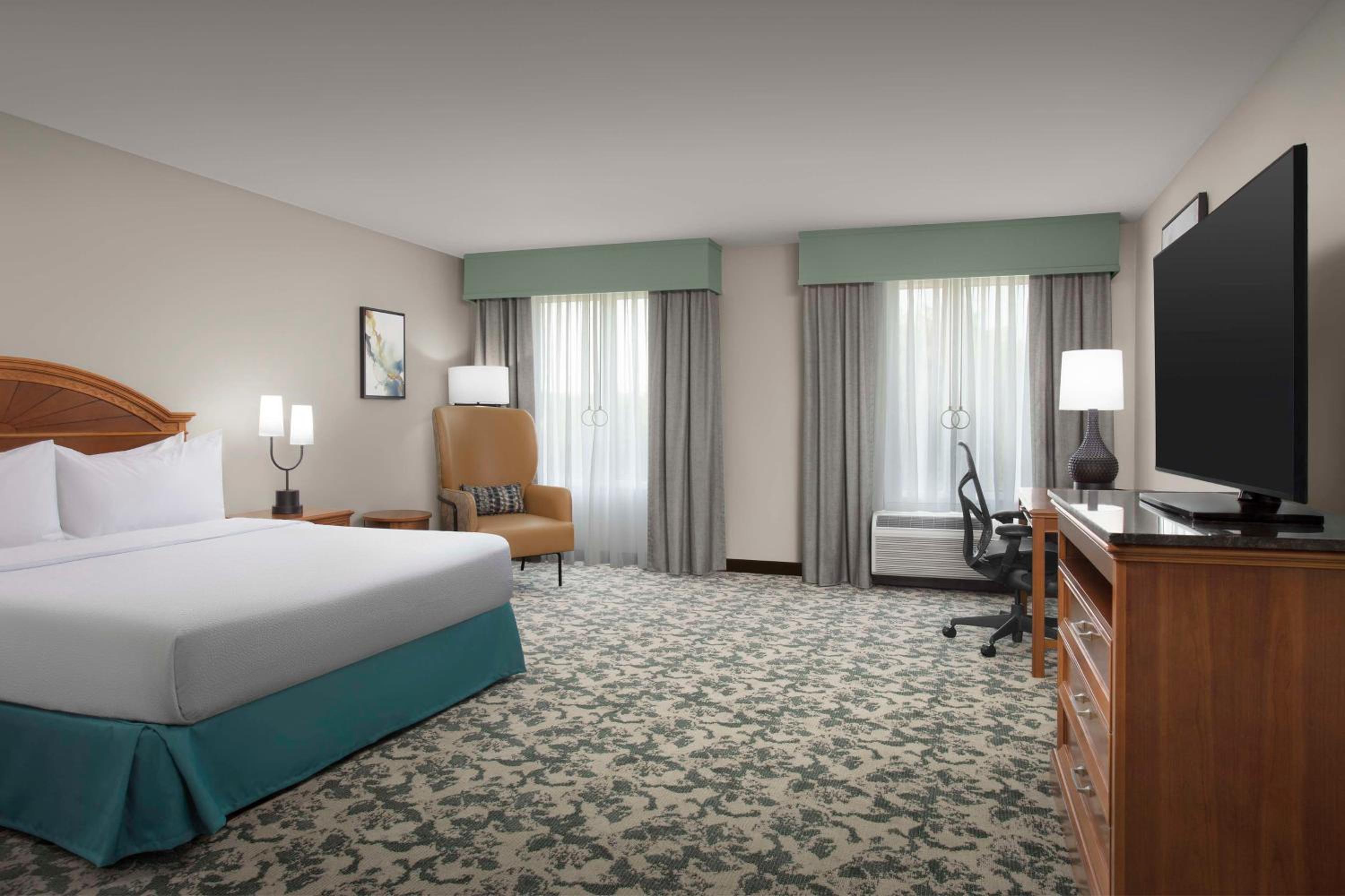 King Room with Roll-In Shower - Mobility/Hearing Accessible - Photo 1