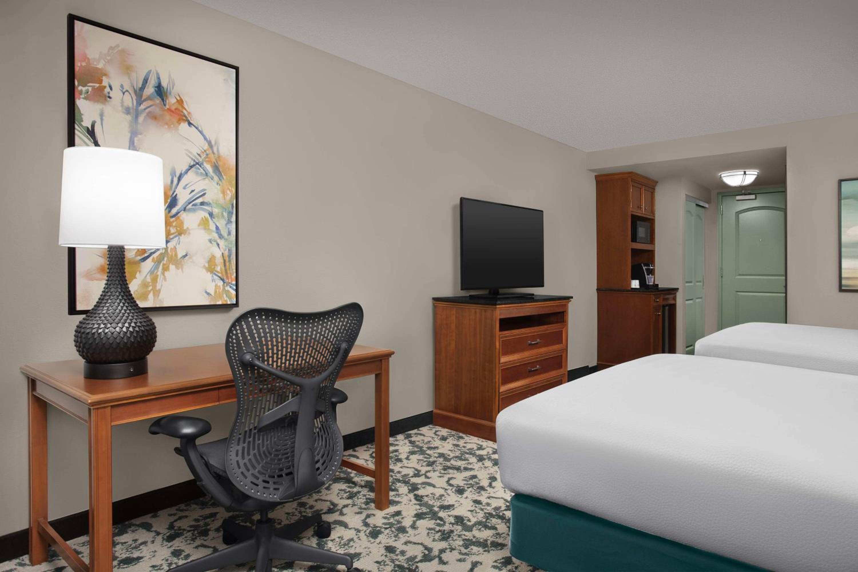 Queen Room with Two Queen Beds - Photo 2