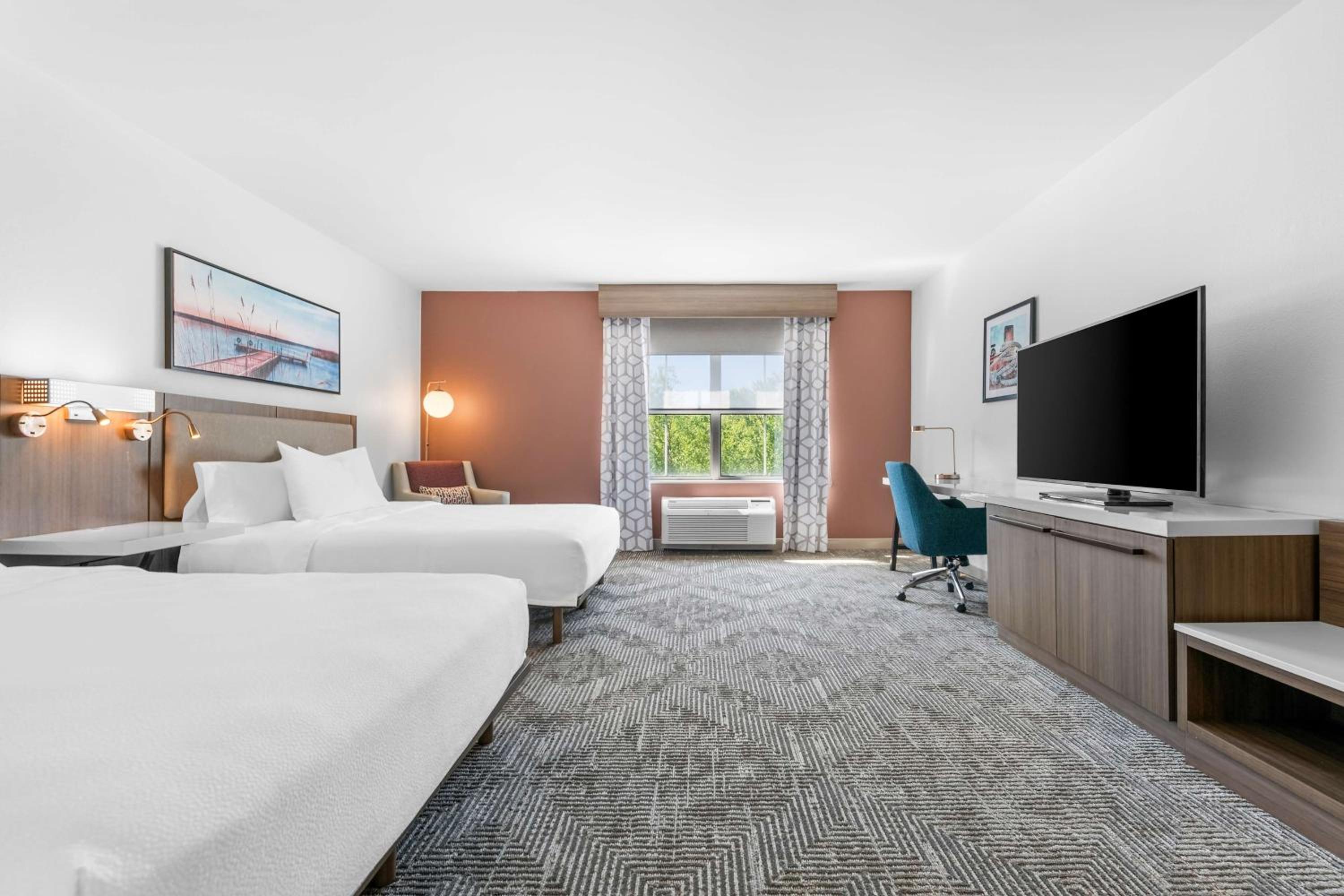 Queen Room with Two Queen Beds and Bath Tub - Disability Access