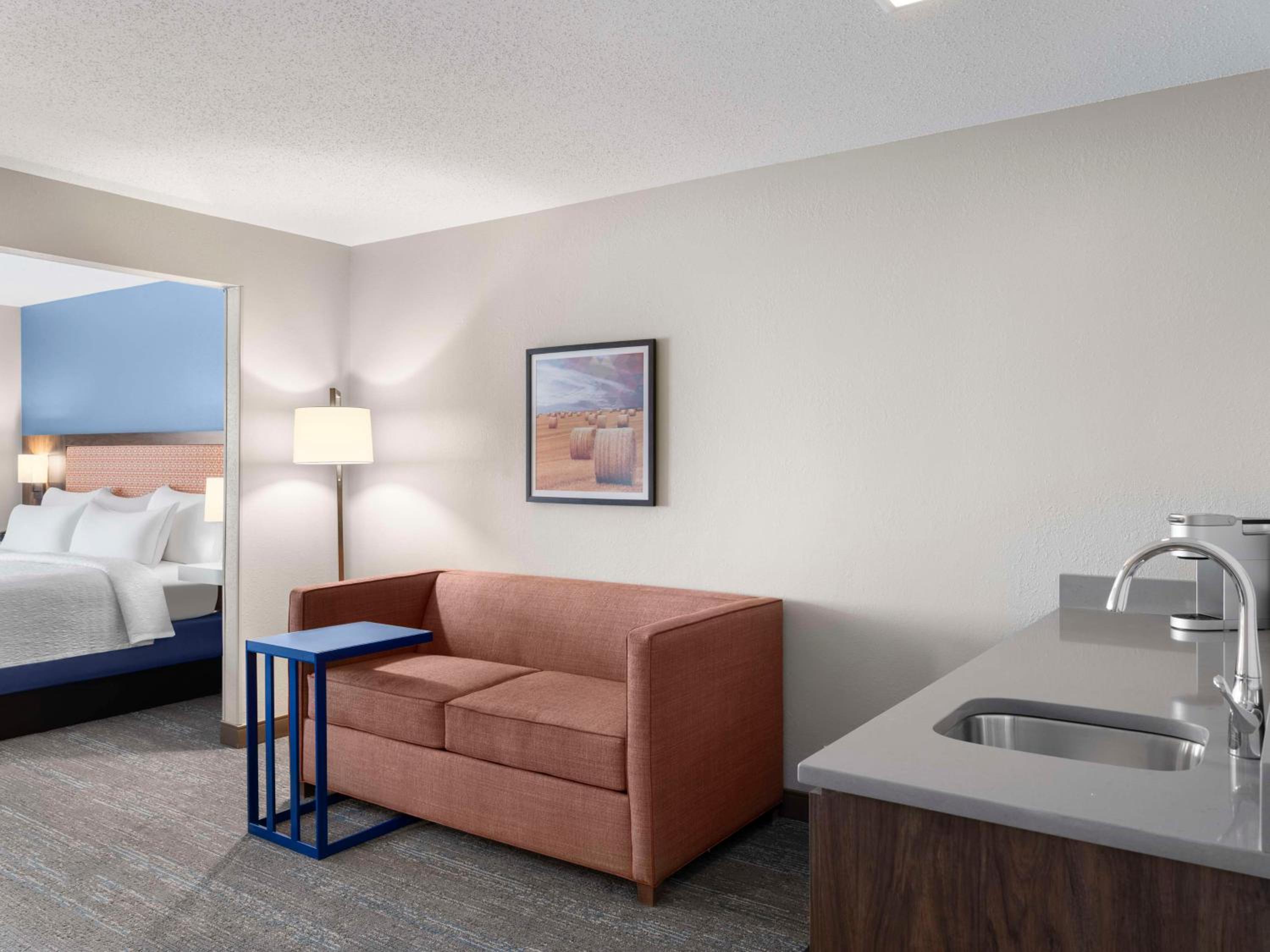 King Room with Sofa Bed and Wet Bar - Non-Smoking - Photo 1