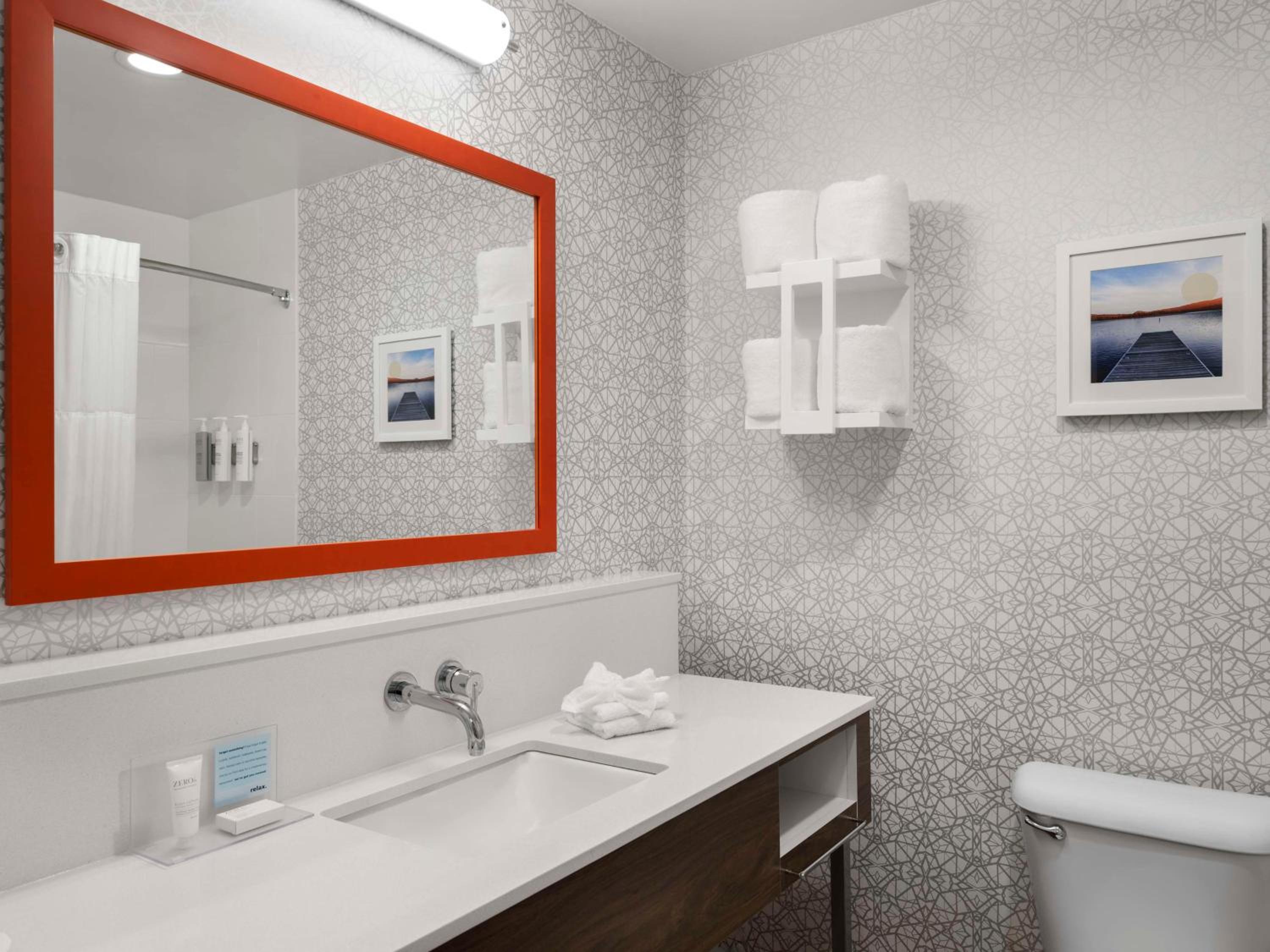 Queen Room with Two Queen Beds - Non-Smoking - Photo 7