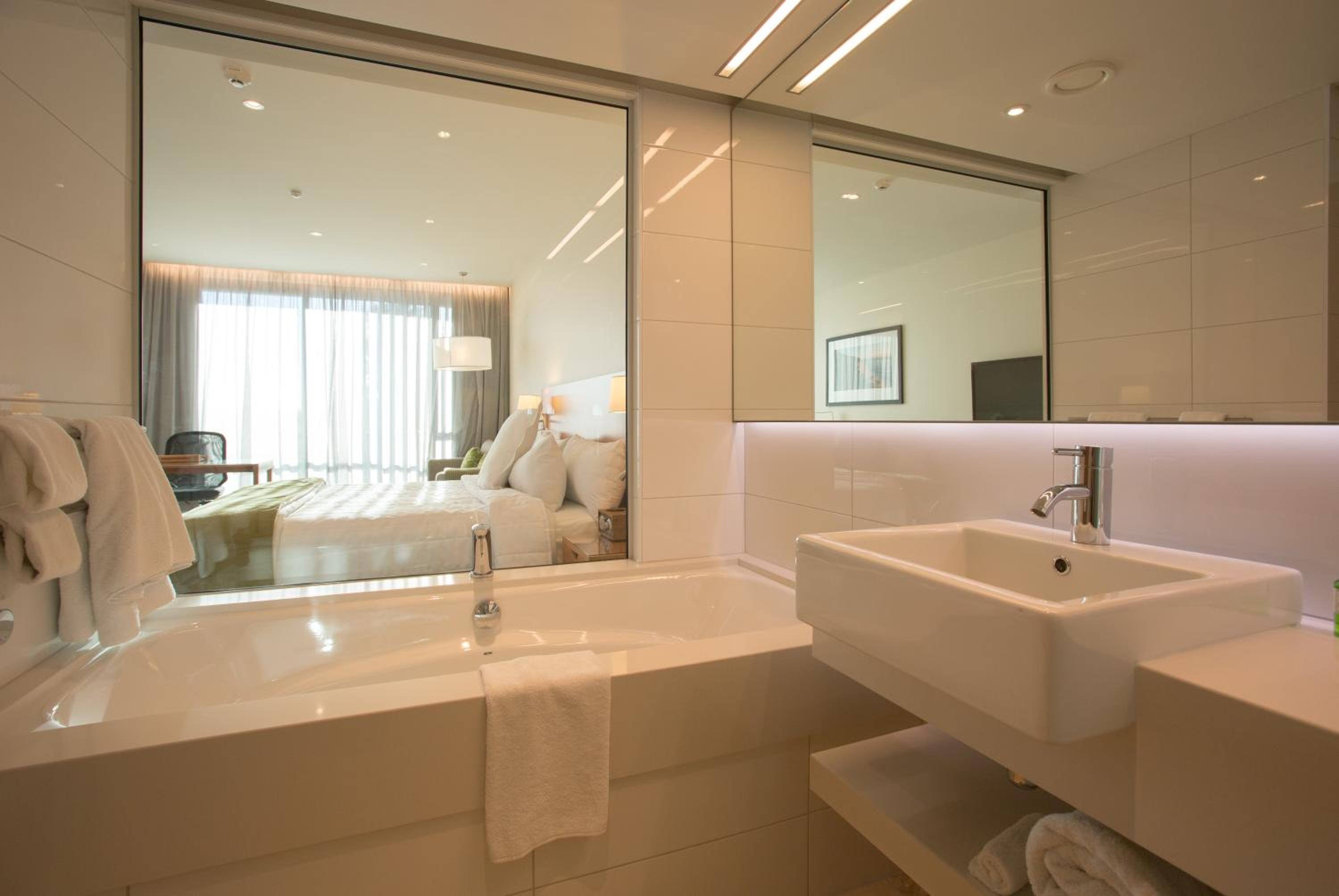Business Level King Room - Photo 7