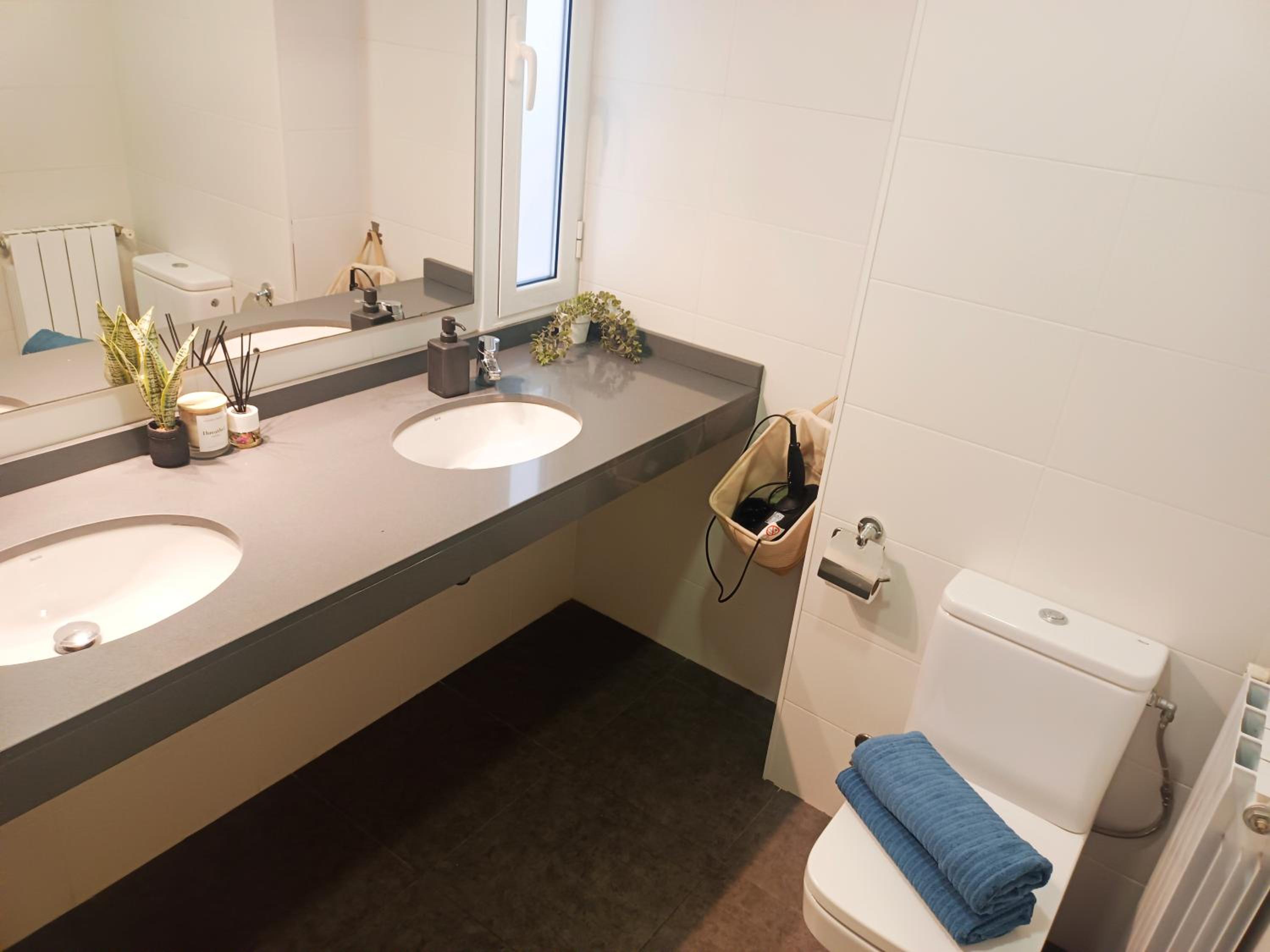 Twin Room With Shared Bathroom photo 3