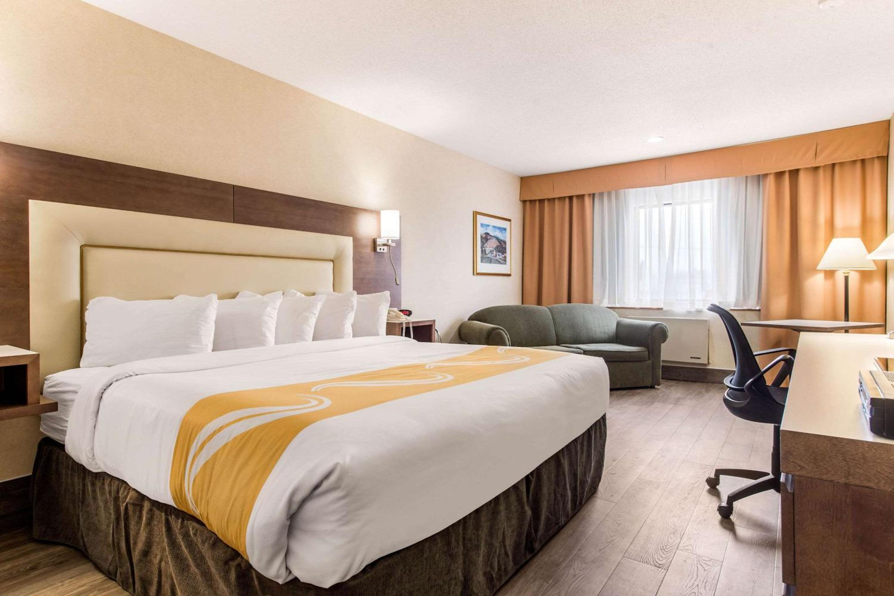 Executive King Room with Sofa Bed - Photo 1