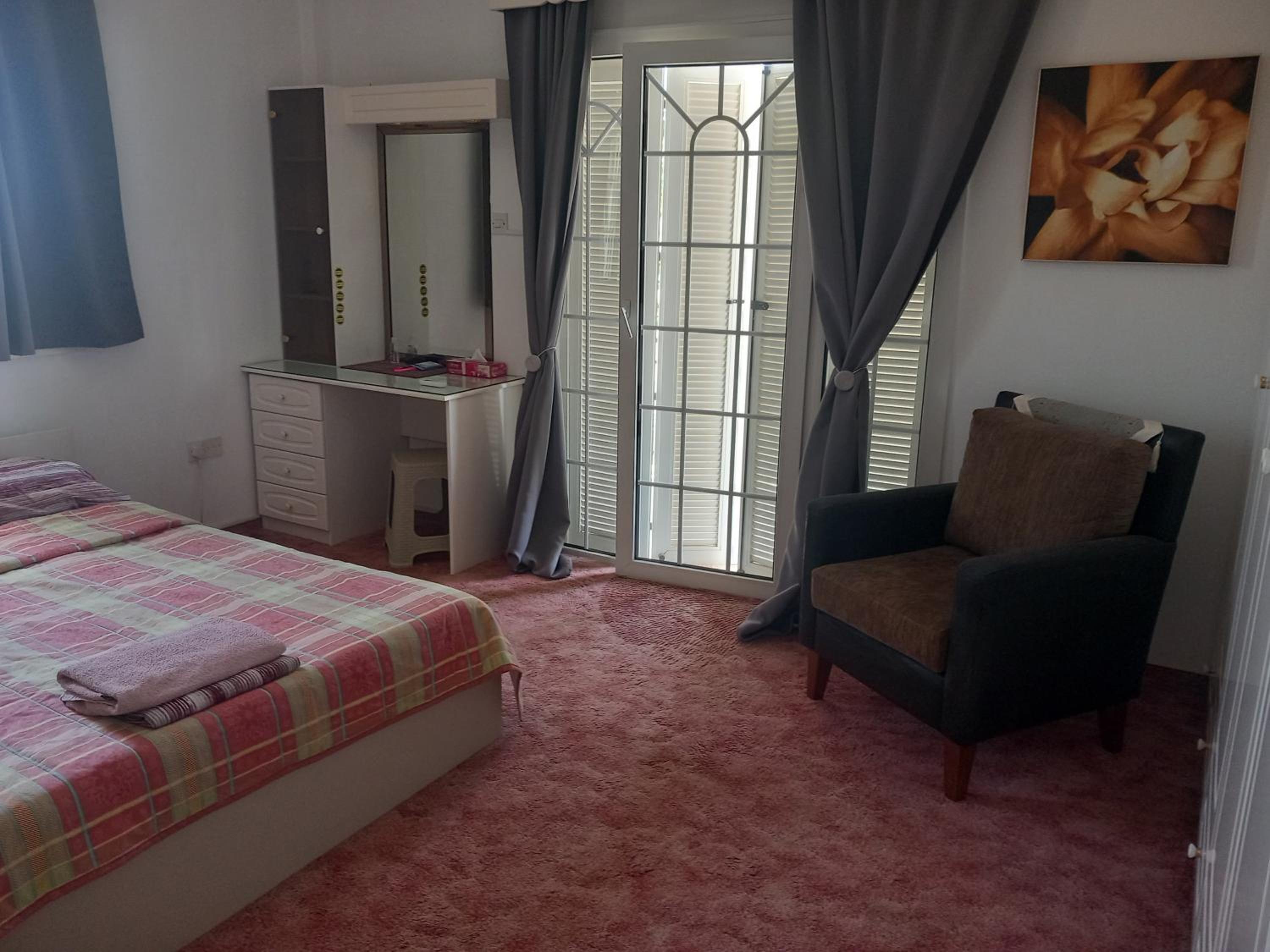 Budget Double Room - Photo 7