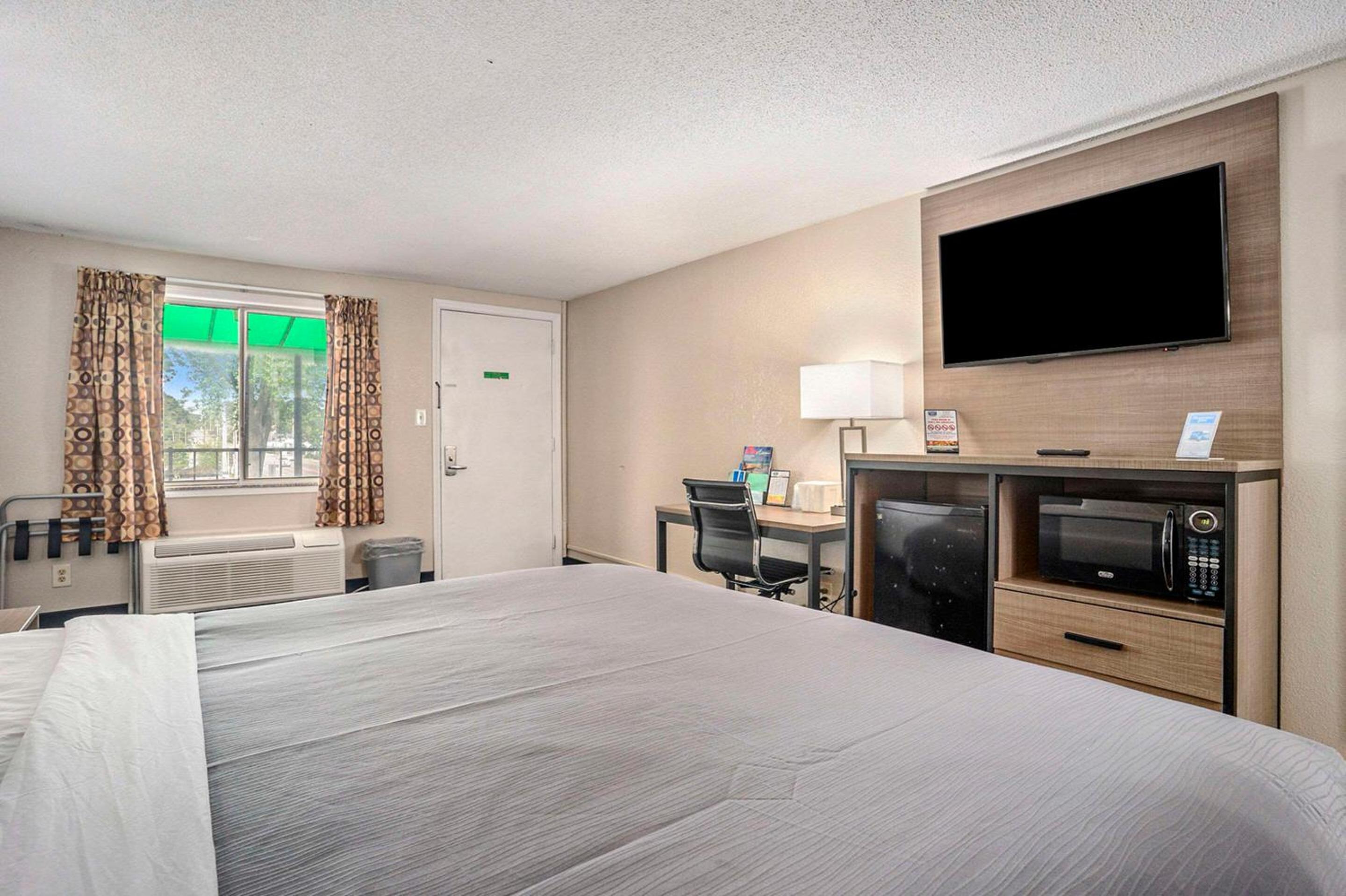 King Room - Non-Smoking - Photo 19