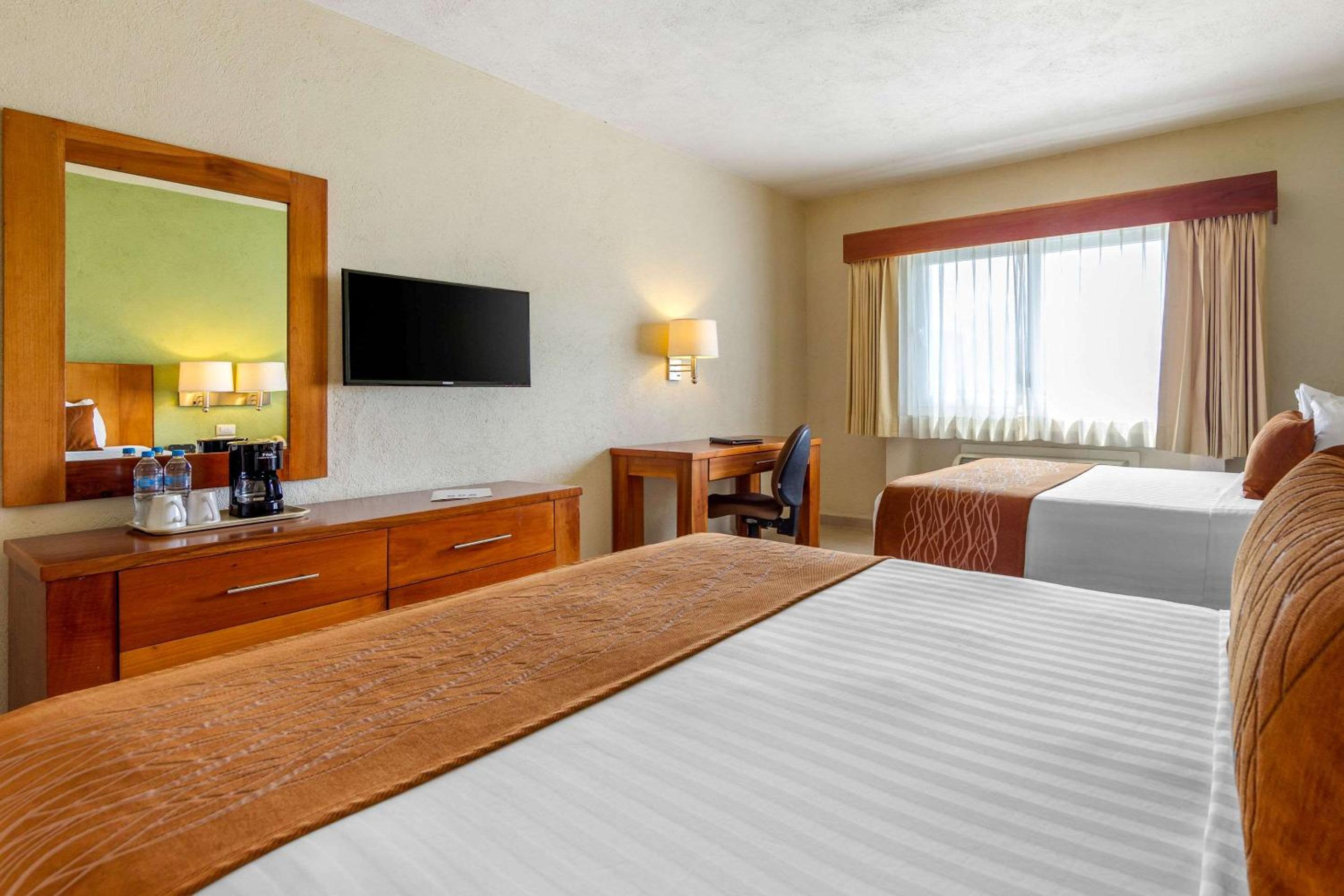 Double Room with Two Double Beds photo 2