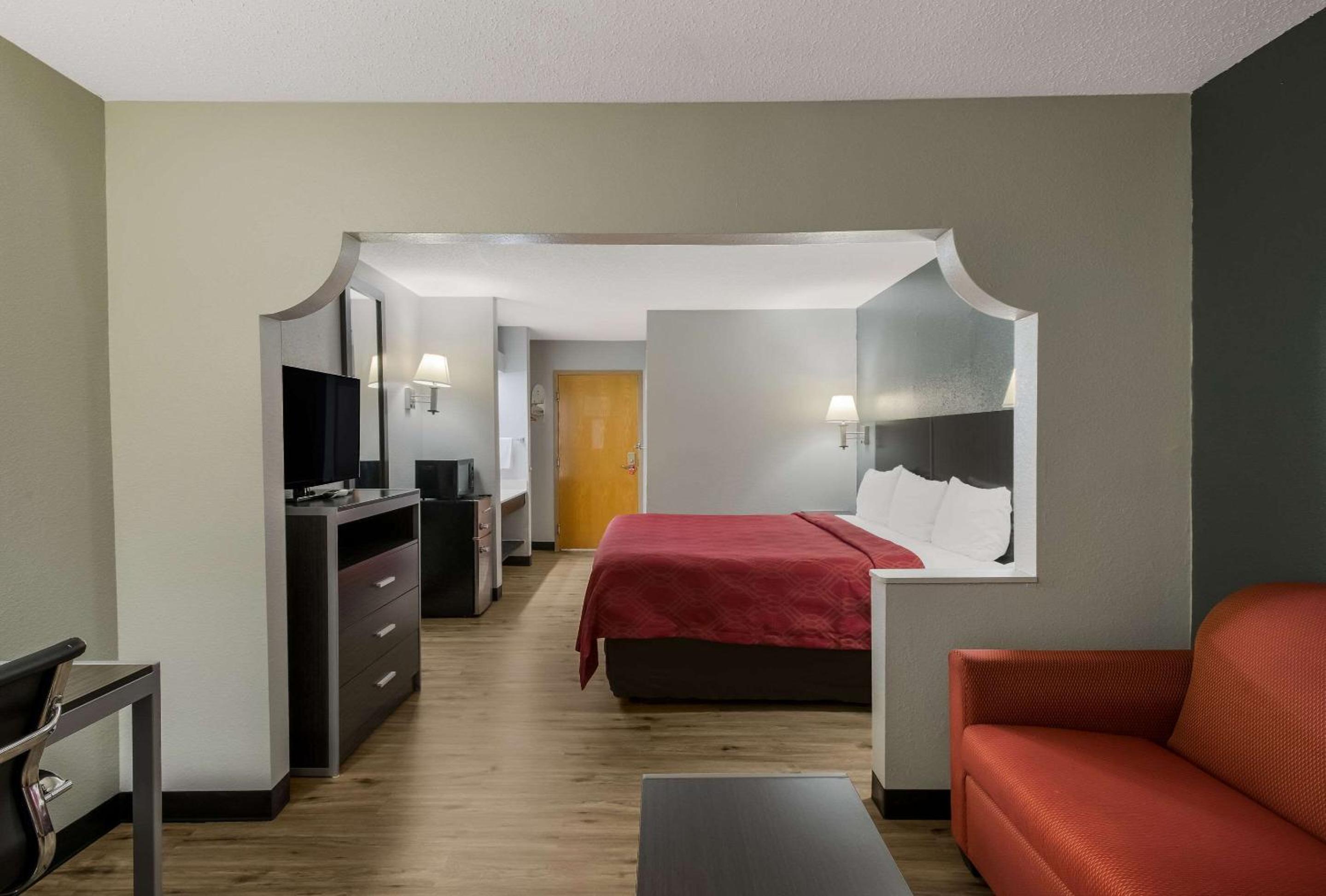 King Room - Non-Smoking - Photo 4