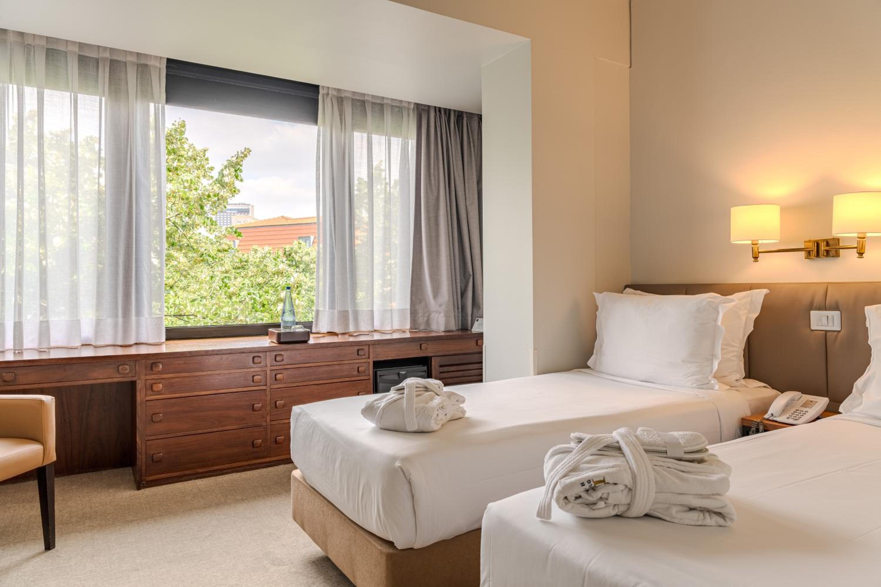 Classic Twin Room - Photo 3