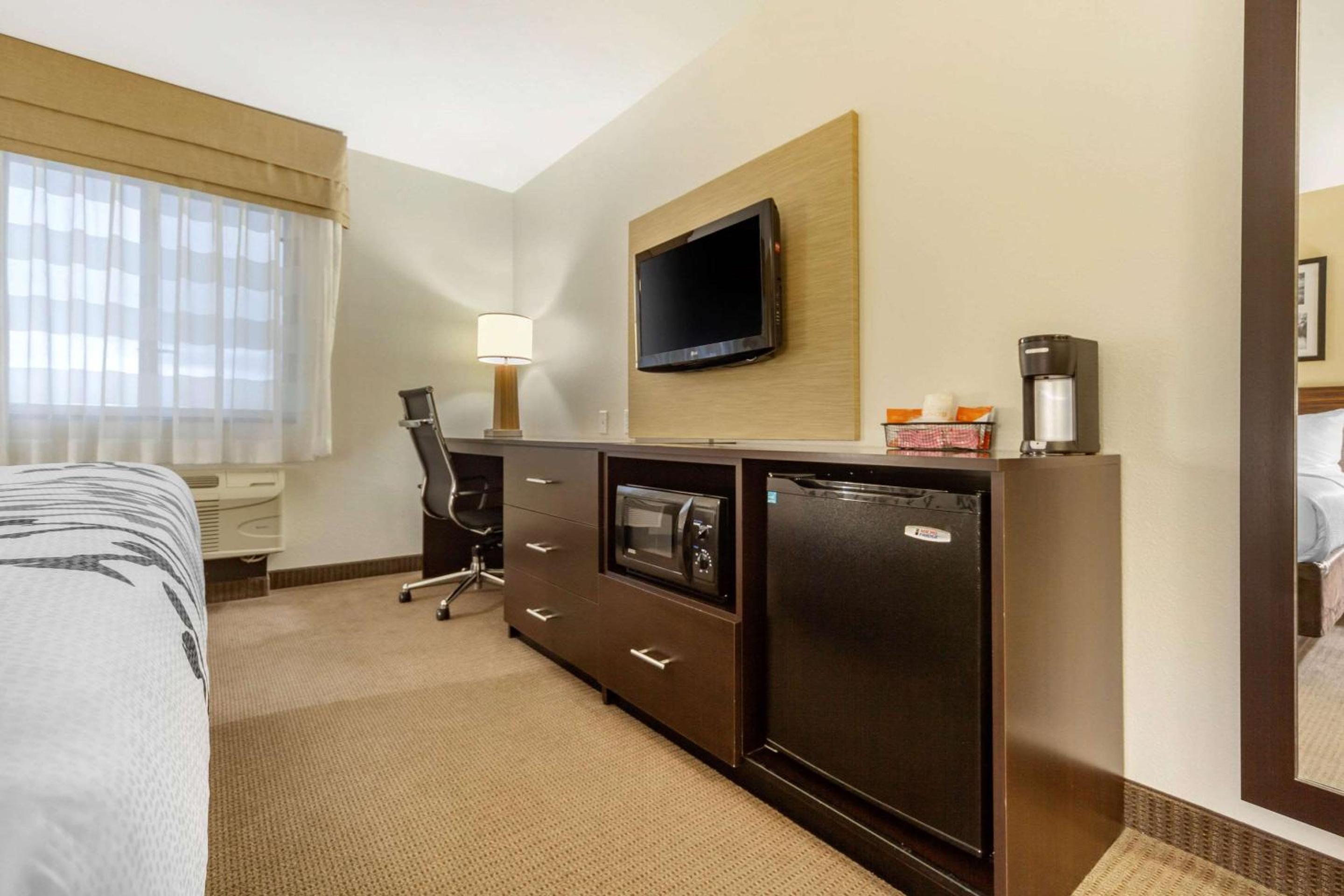 King Room - Non-Smoking - Photo 2